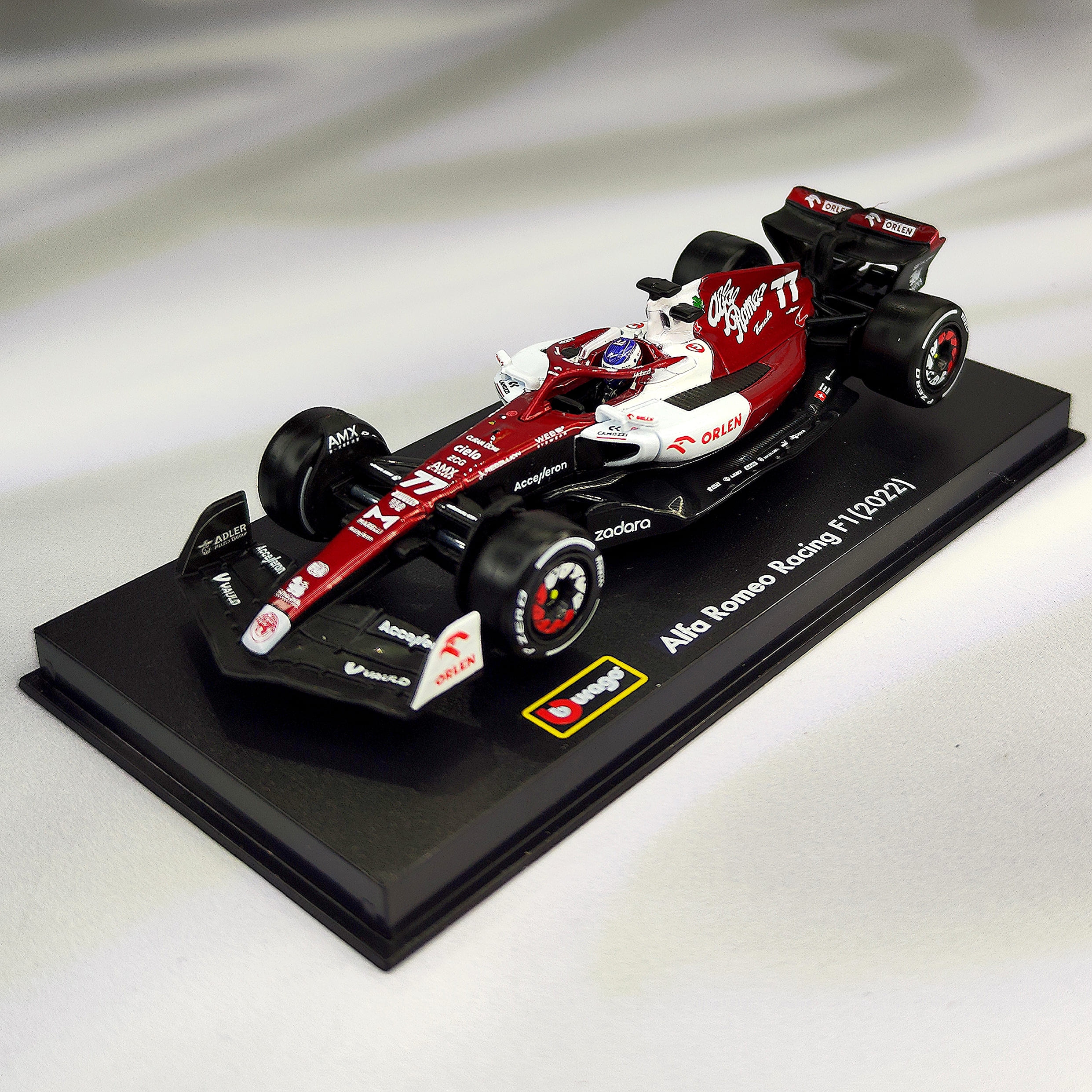 Alfa Romeo C42 2022 #77 Valteri Bottas Caja Acrilica Burago 1:43