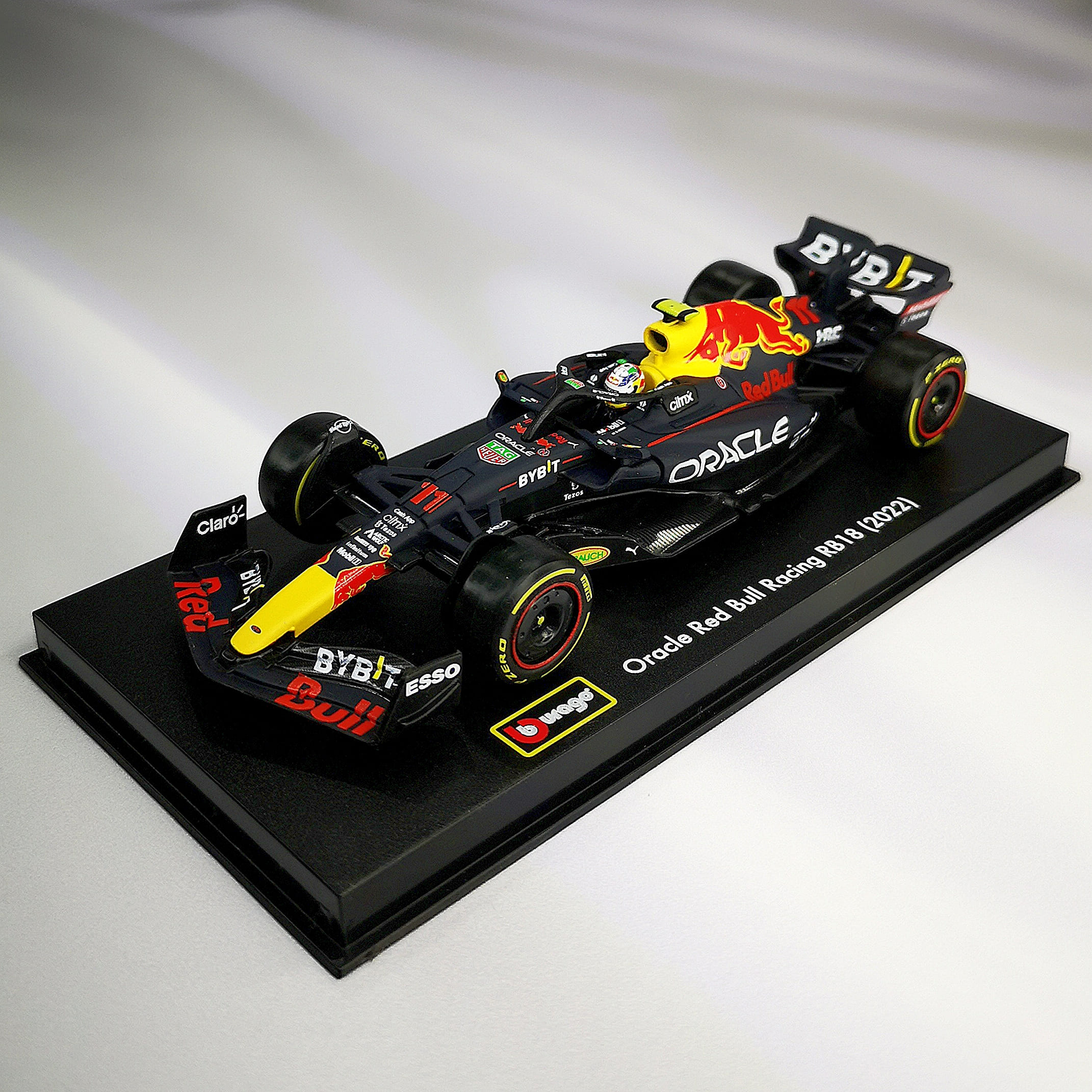 RedBull RB18 2022 #11 Checo Perez Caja Acrilica Burago 1:43