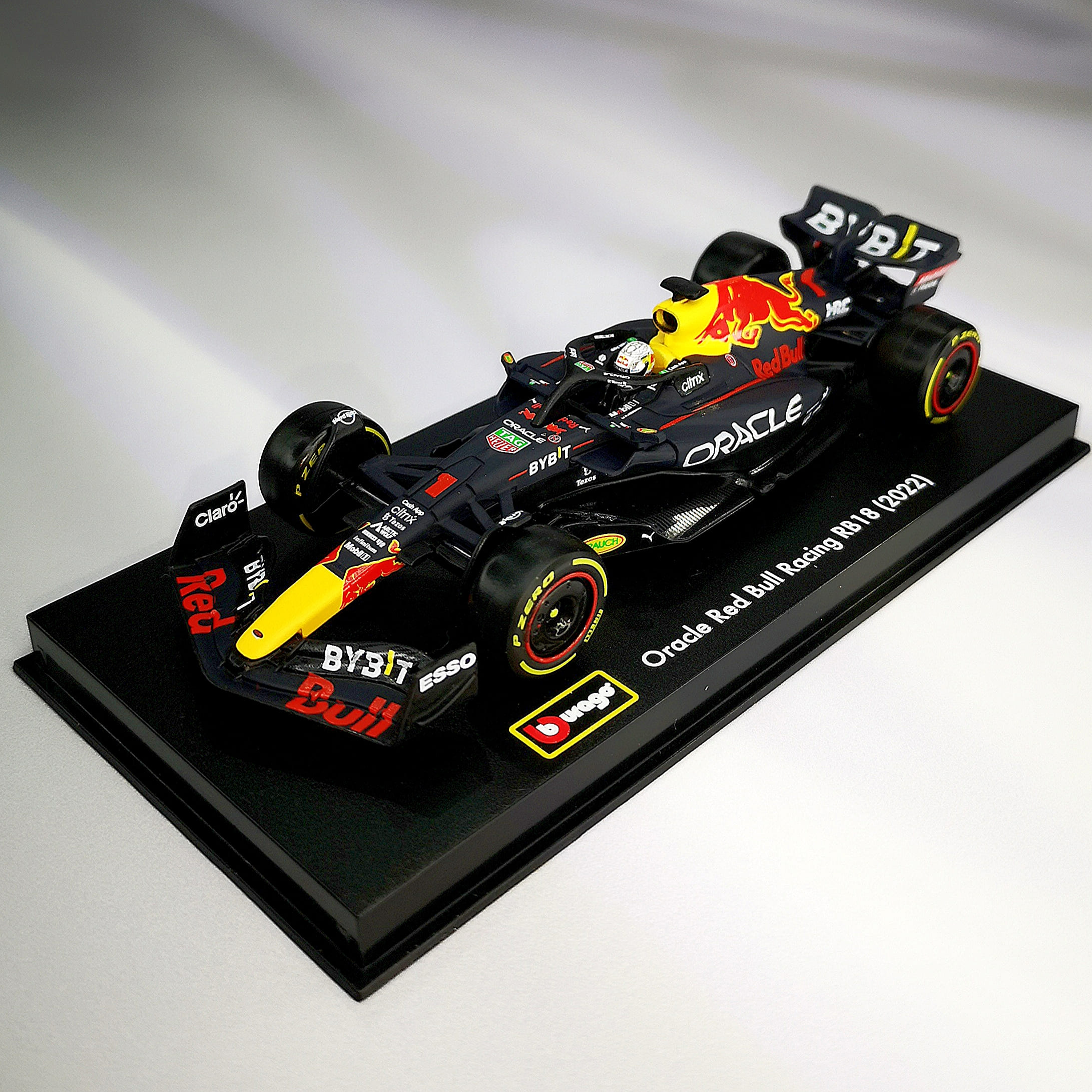 RedBull RB18 2022 #1 Max Verstappen Caja Acrilica Burago 1:43