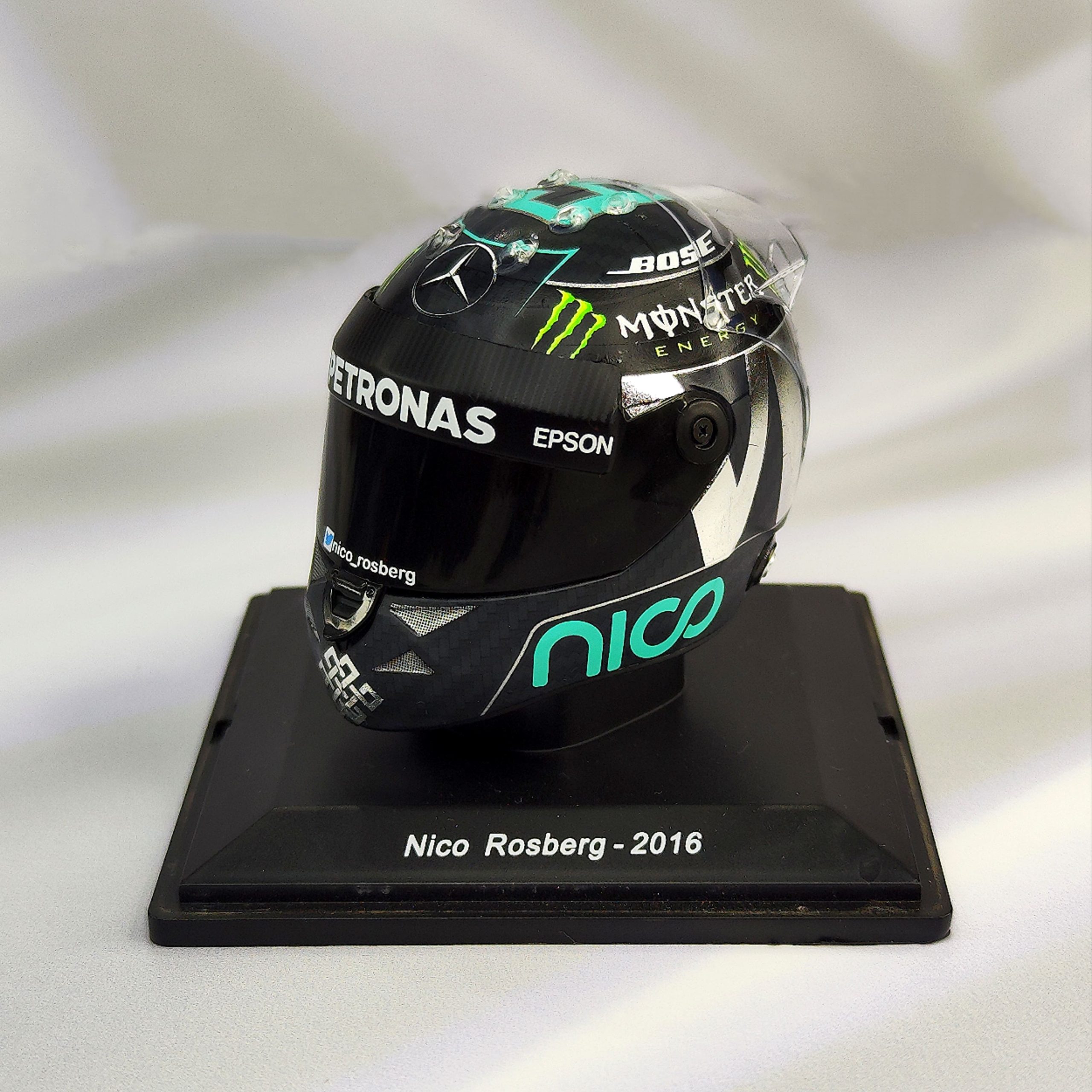 Casco Formula 1 Nico Rosberg Mercedes F1 2016 Spark 1:5