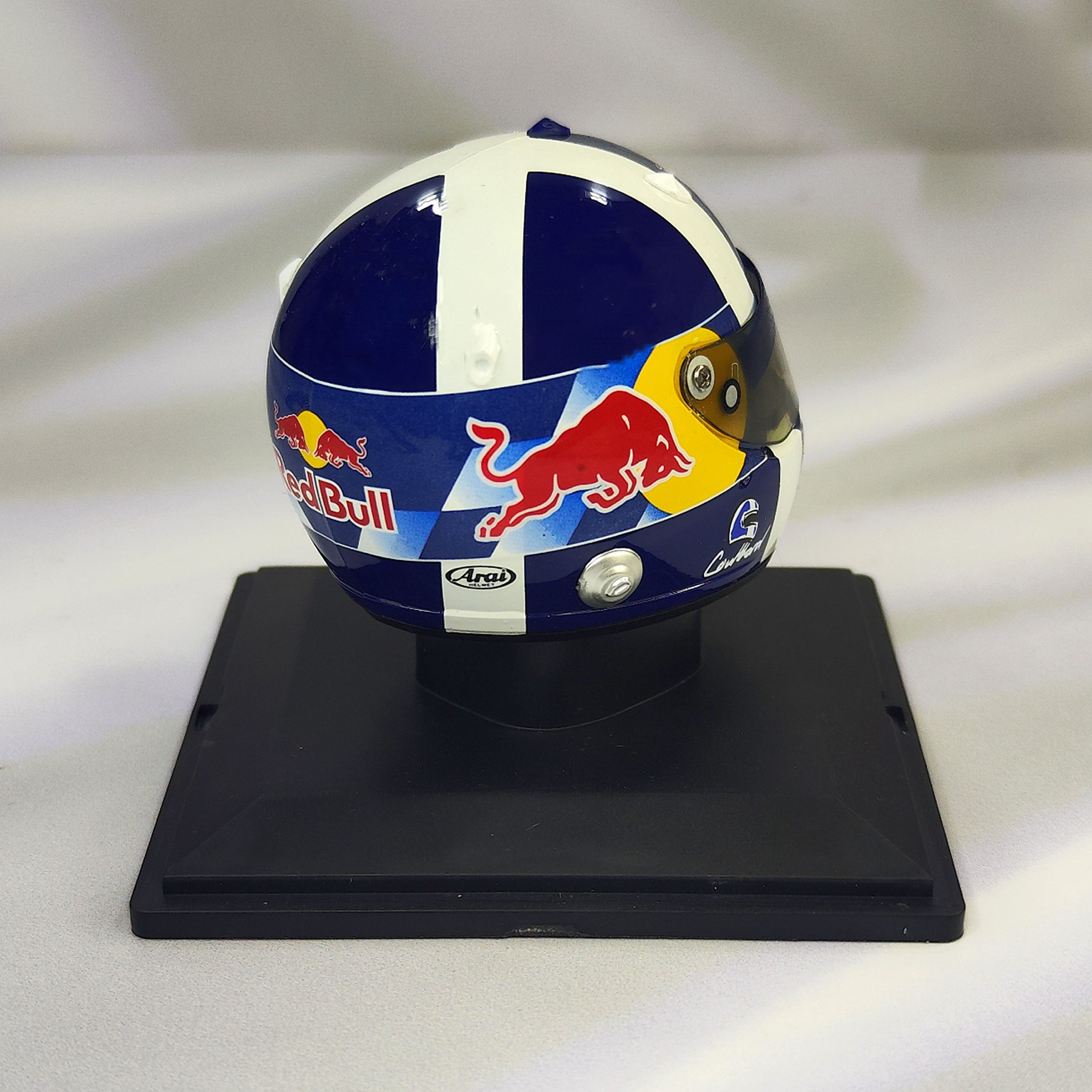 Casco Formula 1 David Coulthard Redbull F1 2005 Spark 1:5