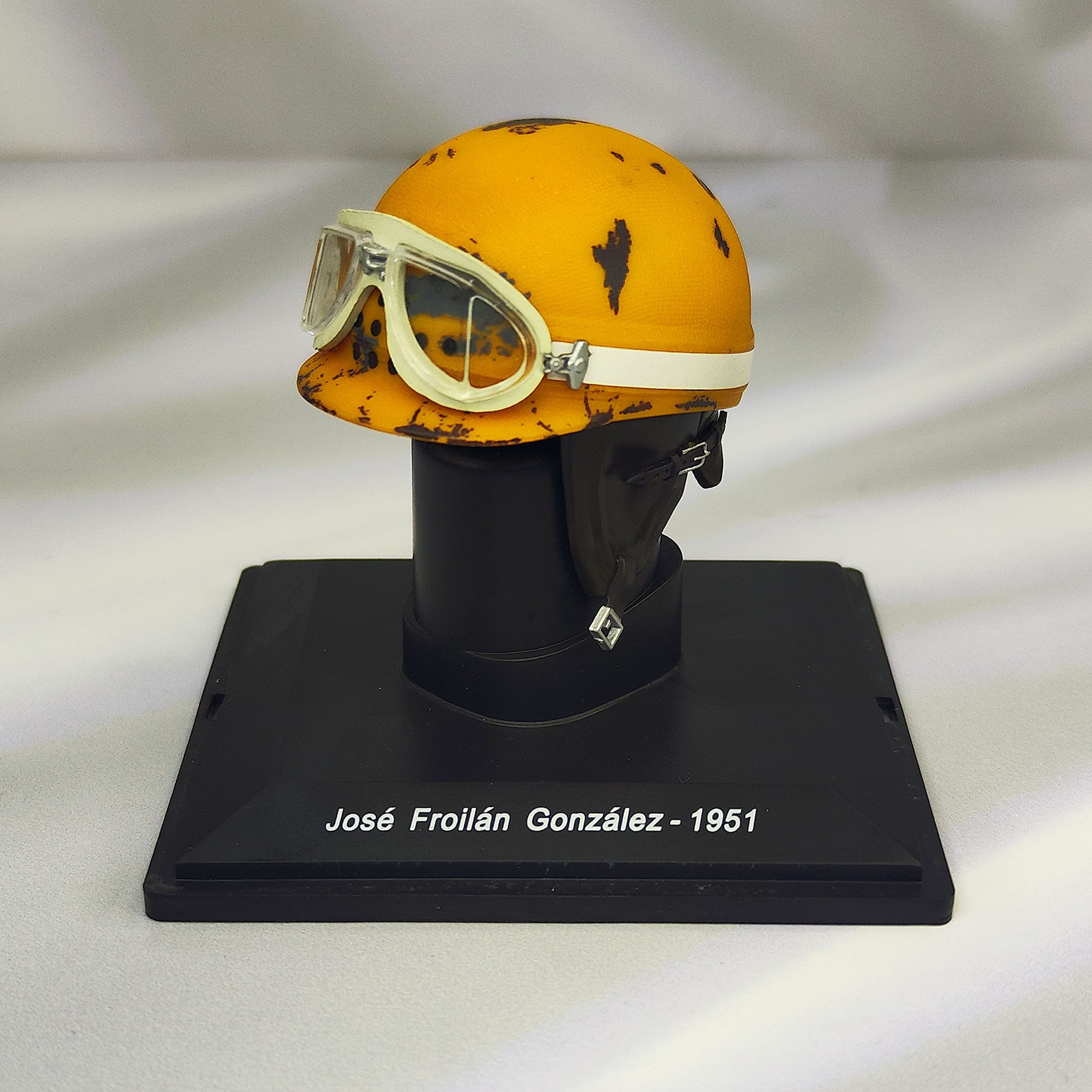 Casco Formula 1 Froilan Gonzalez Ferrari F1 1951 Spark 1:5