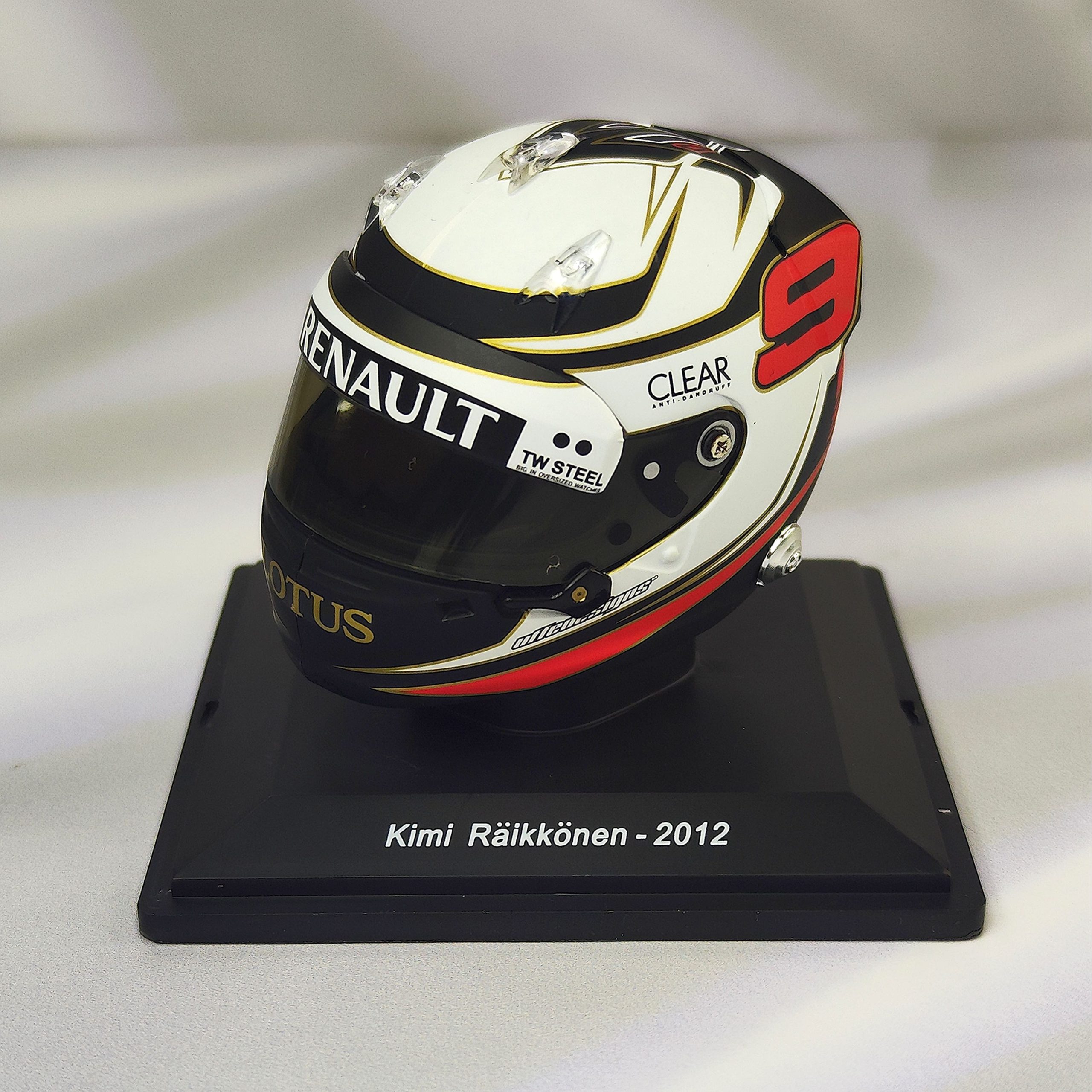 Casco Formula 1 Kimi Raikkonen Lotus F1 2012 Spark 1:5