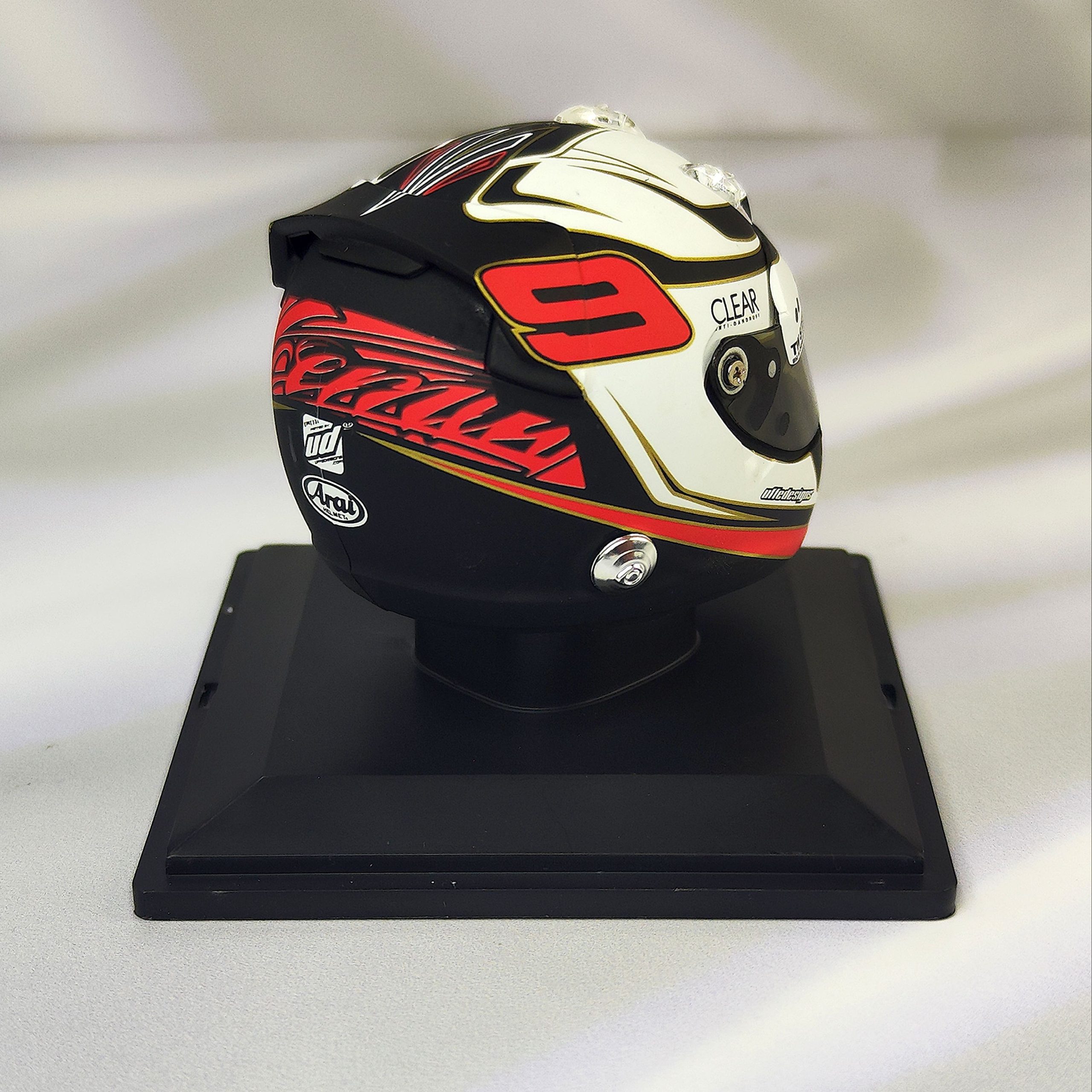 Casco Formula 1 Kimi Raikkonen Lotus F1 2012 Spark 1:5