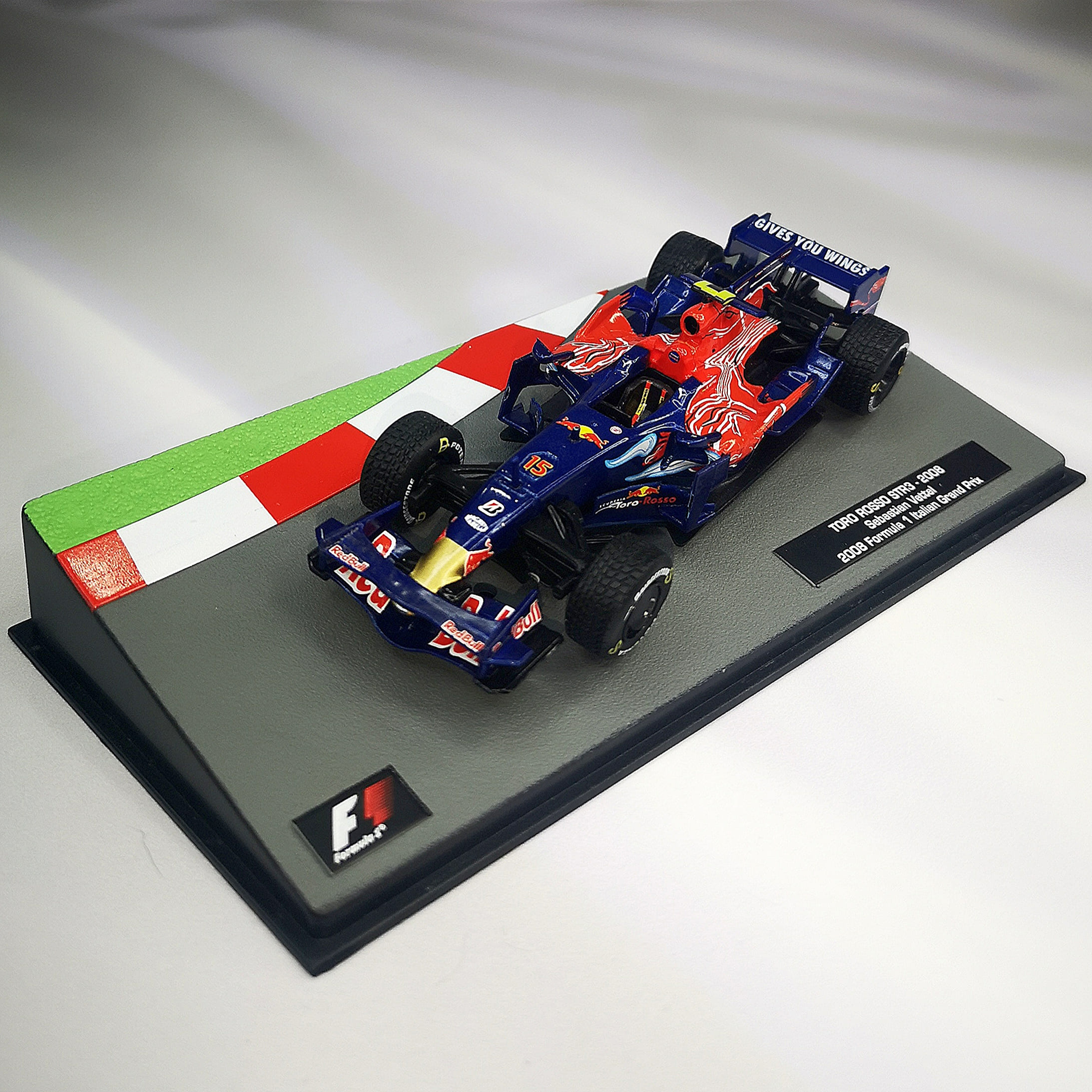 Toro Rosso STR3 2008 #15 Sebastian Vettel Caja Acrilica IXO 1:43