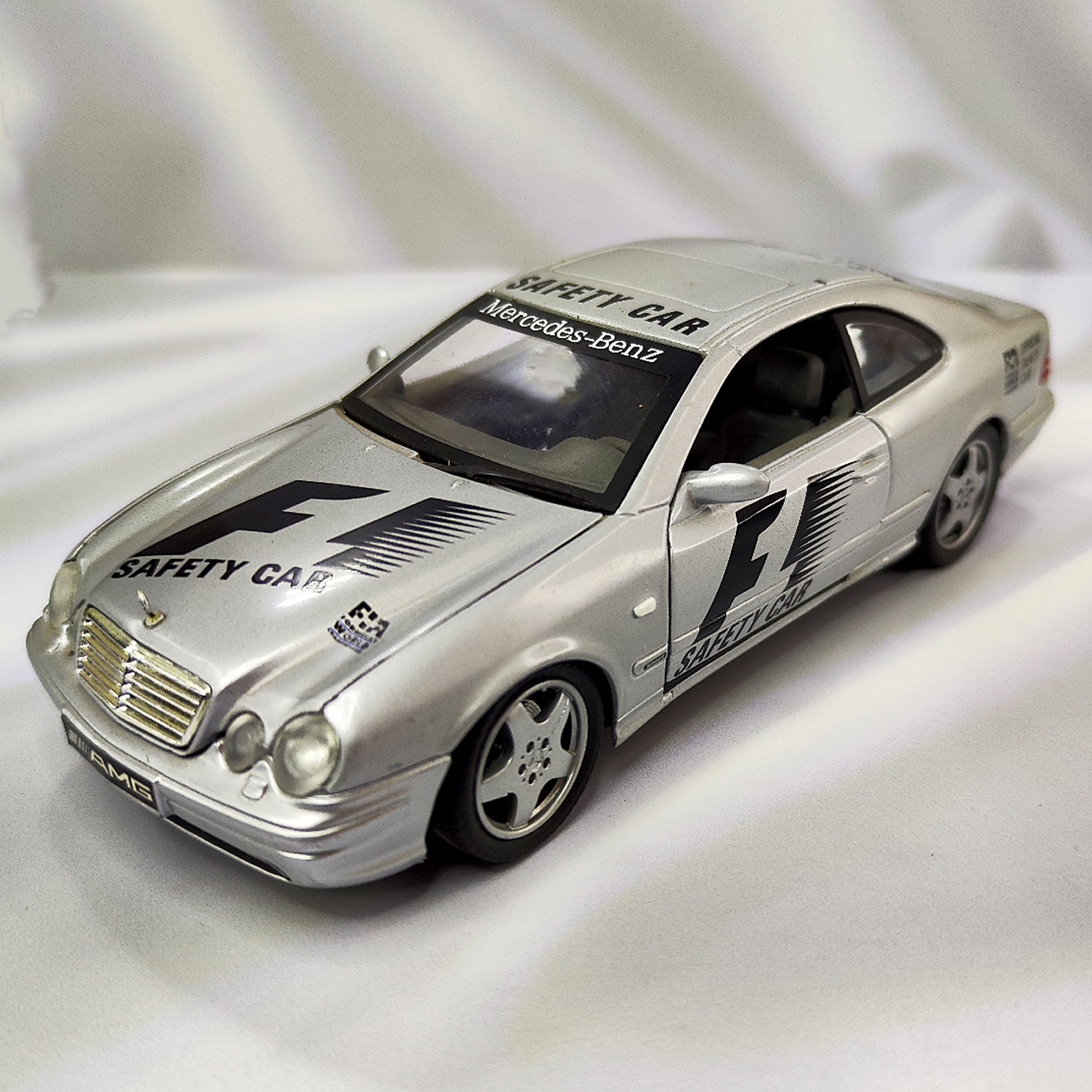 Auto Mercedes Benz GLK Safety Car 1997  ANSON 1:18 (Sin Caja)