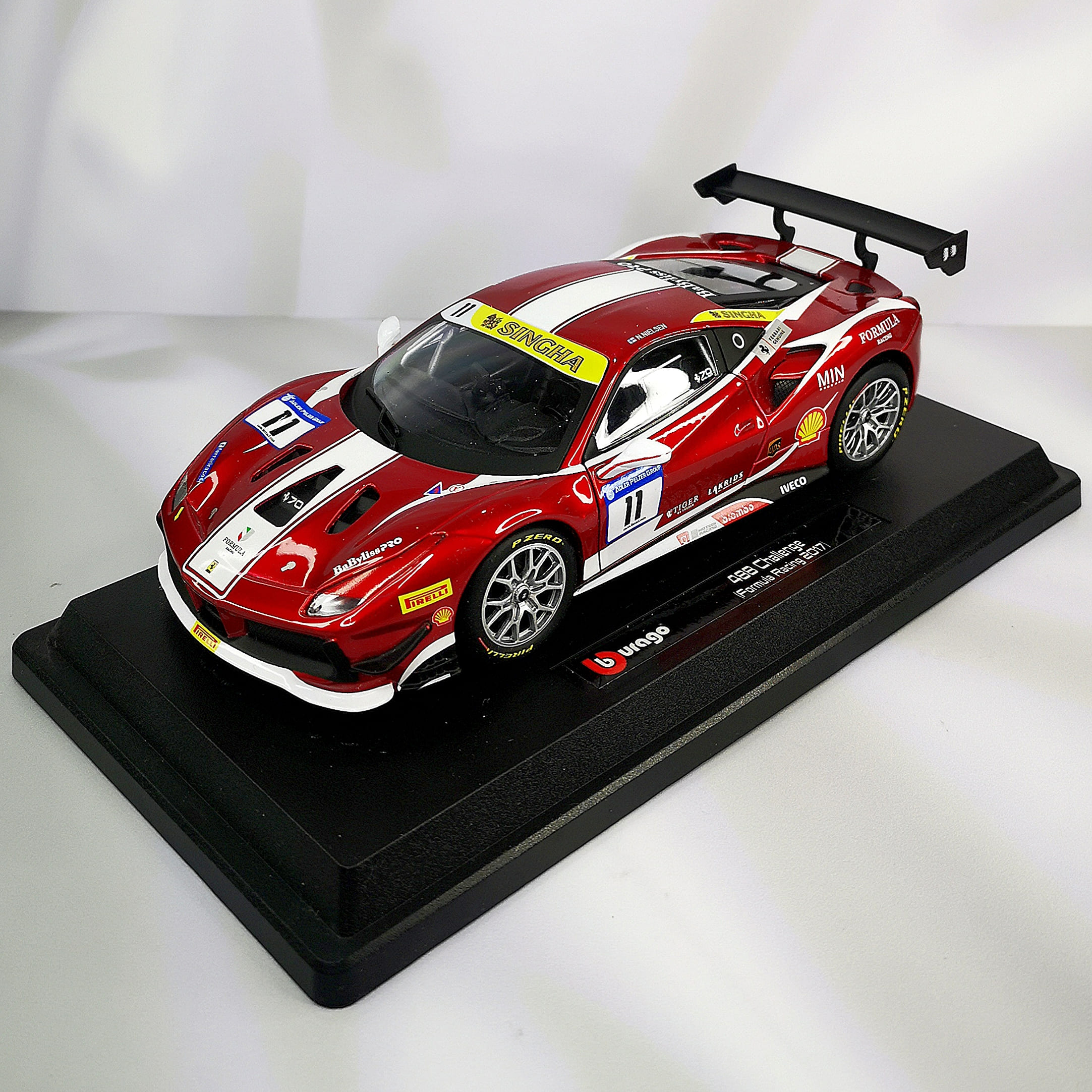 Ferrari 488 Challenge 2017 #4 N. Nielsen Caja Normal Burago 1:24