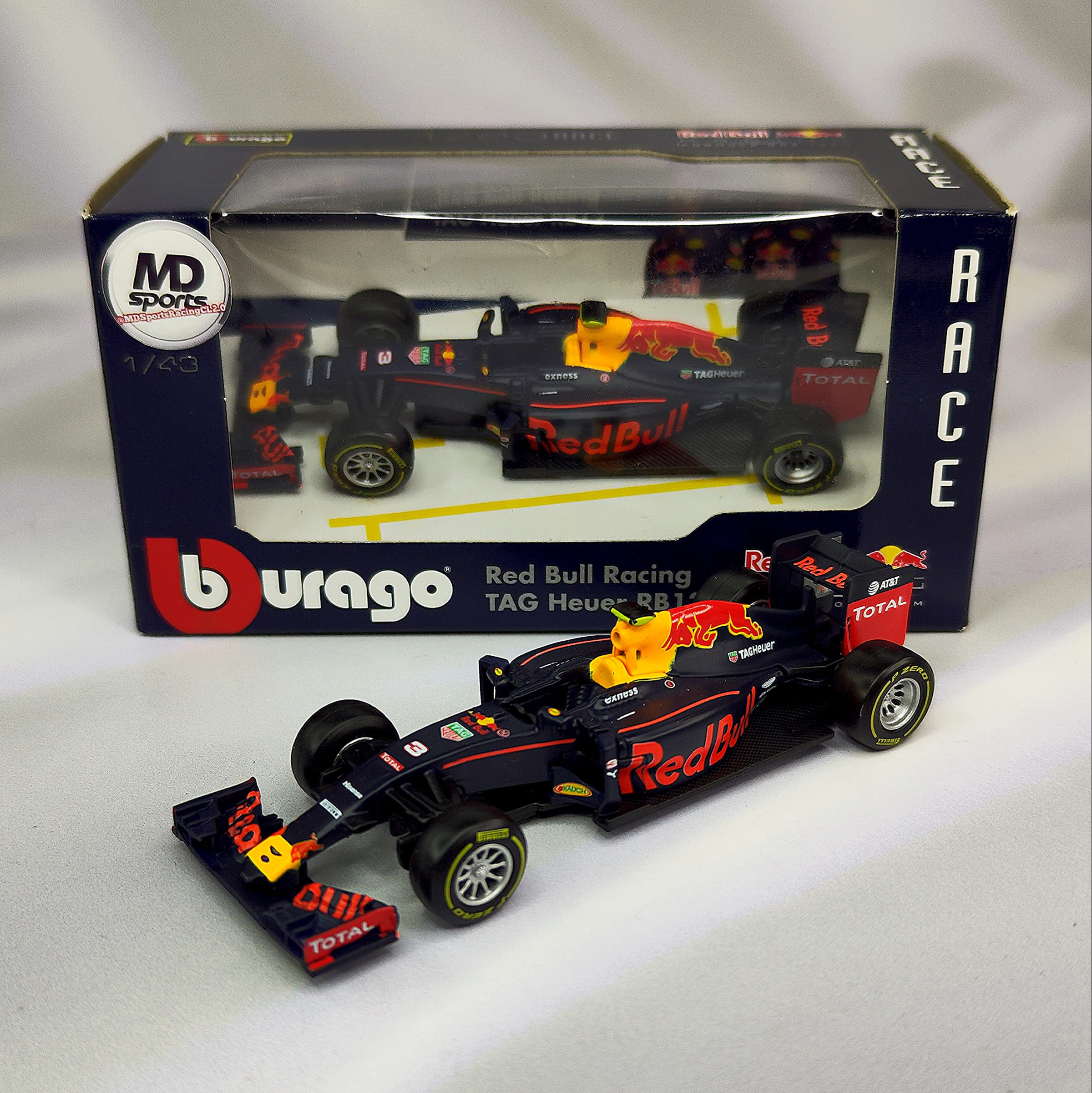 RedBull RB12 2016 #3 Daniel Ricciardo Caja Normal Burago 1:43