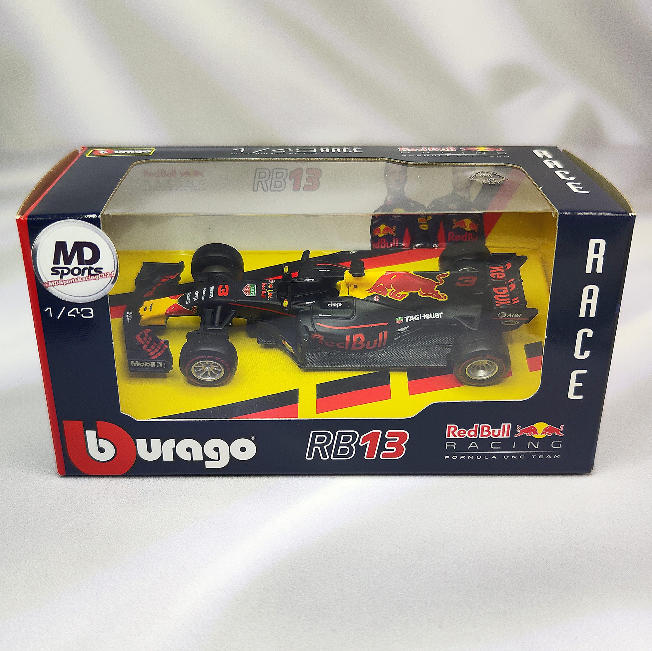 RedBull RB13 2017 #3 Daniel Ricciardo Caja Normal Burago 1:43