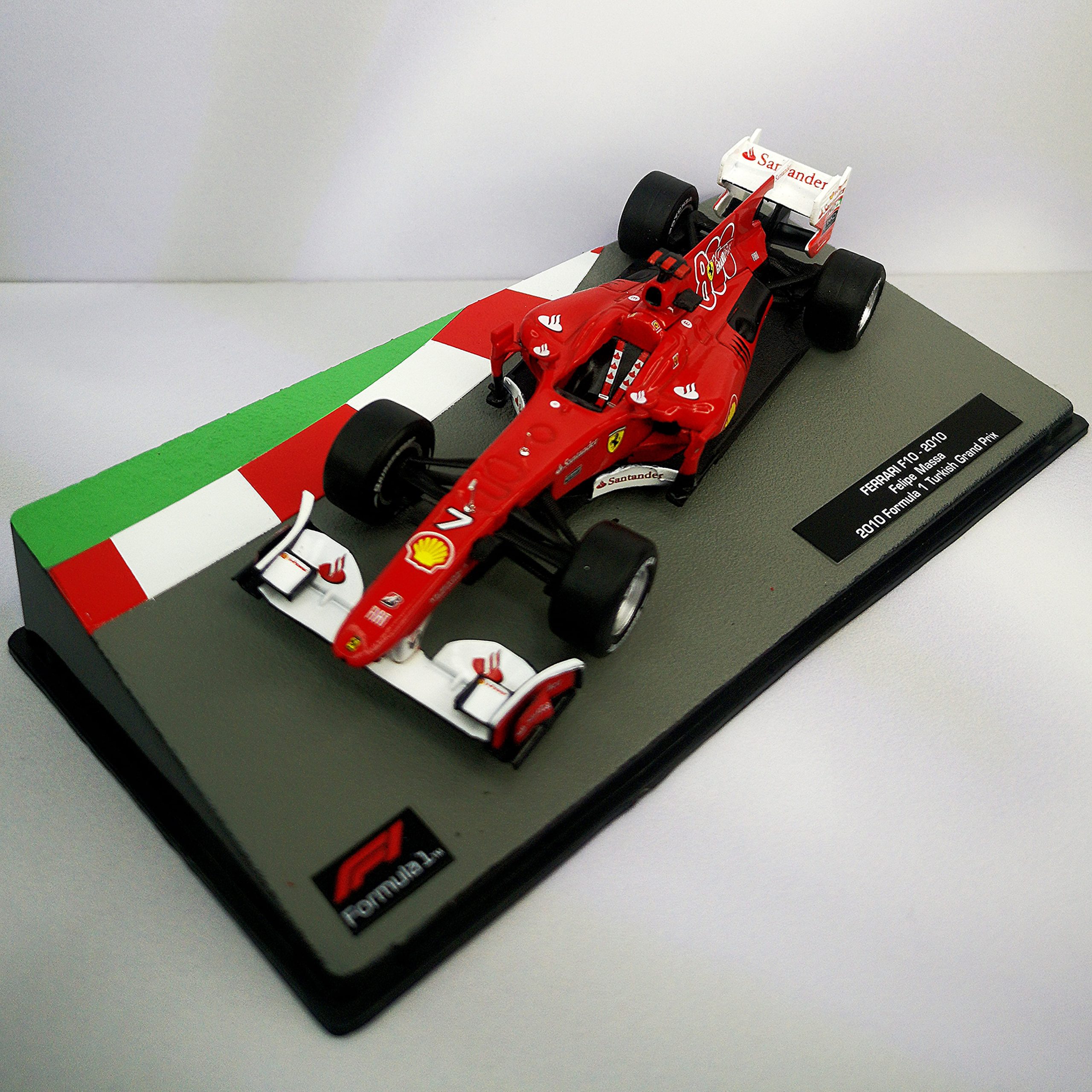 Ferrari F10 2010 #7 Felipe Massa Caja Acrilica IXO 1:43