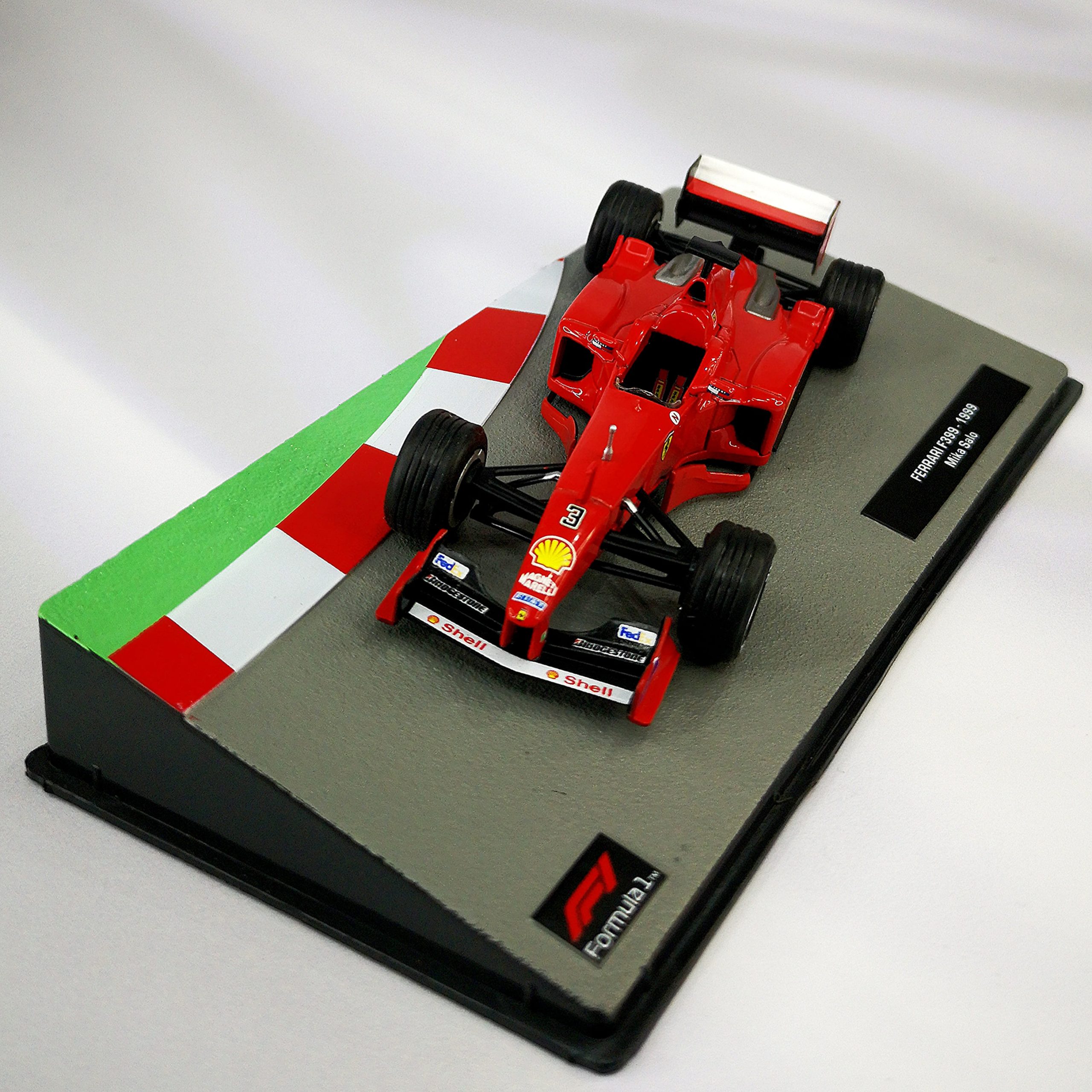 Ferrari F399 1999 #3 Mika Salo Caja Acrilica IXO 1:43