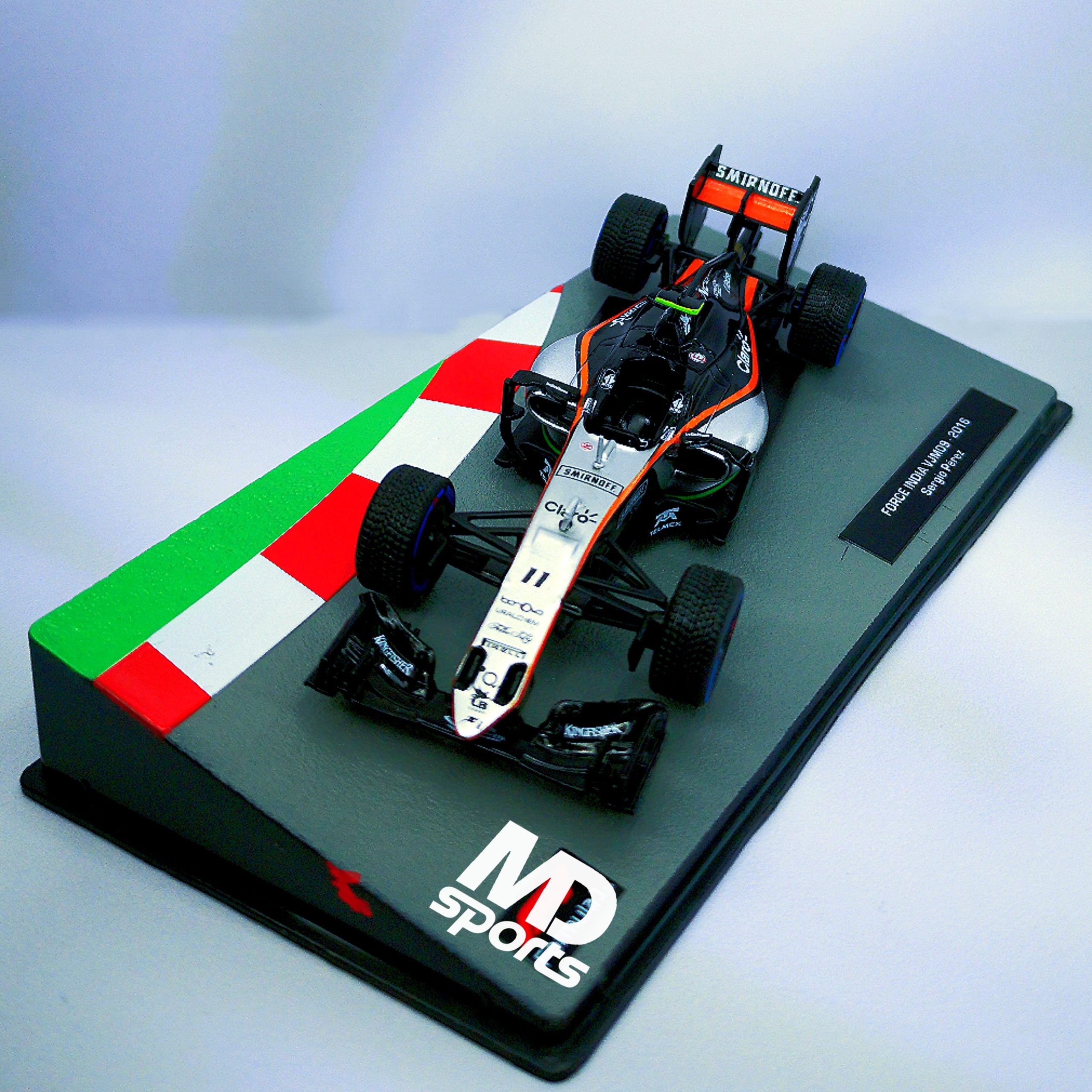 Force India VJM09 2016 #11 Checo Perez Caja Acrilica IXO 1:43