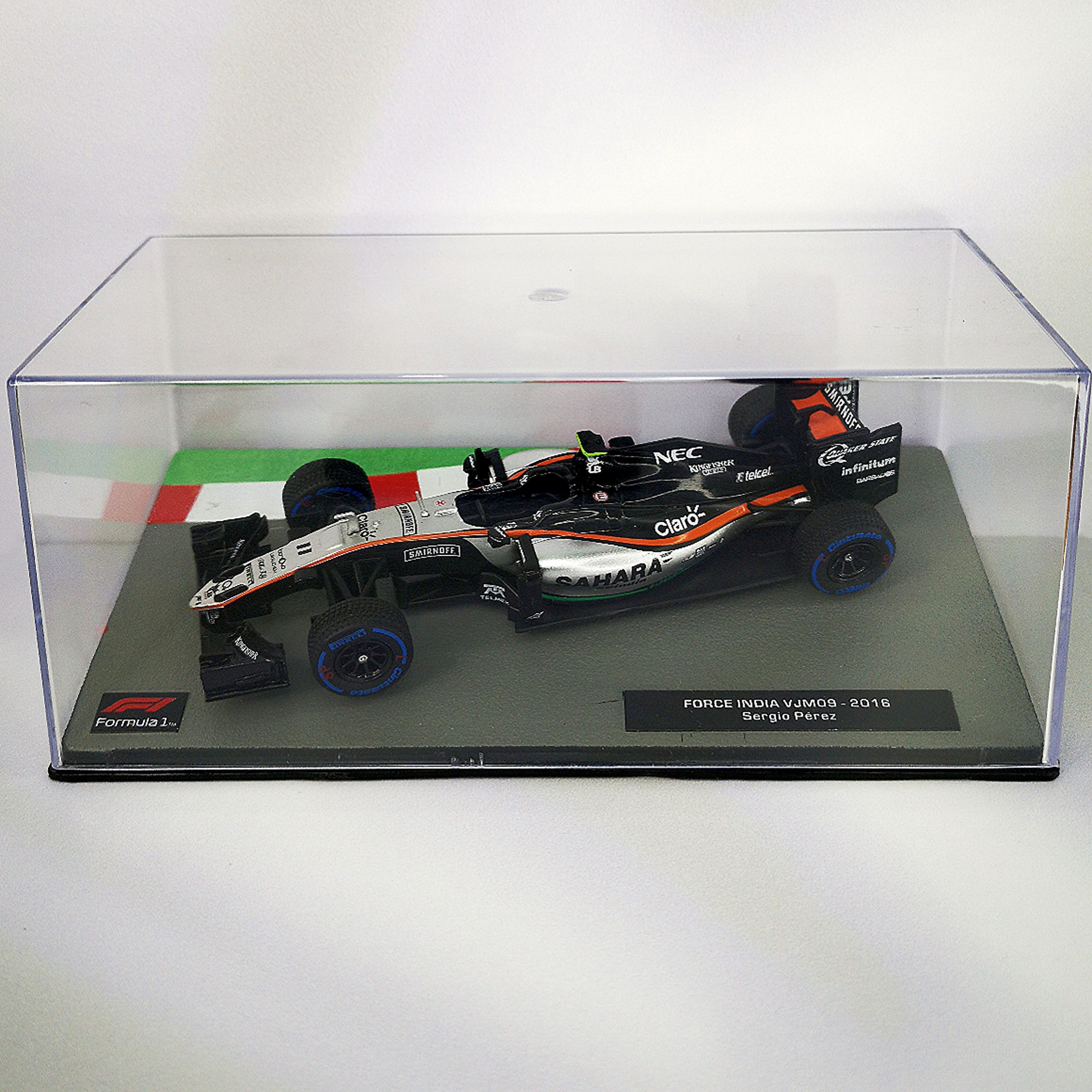 Force India VJM09 2016 #11 Checo Perez Caja Acrilica IXO 1:43