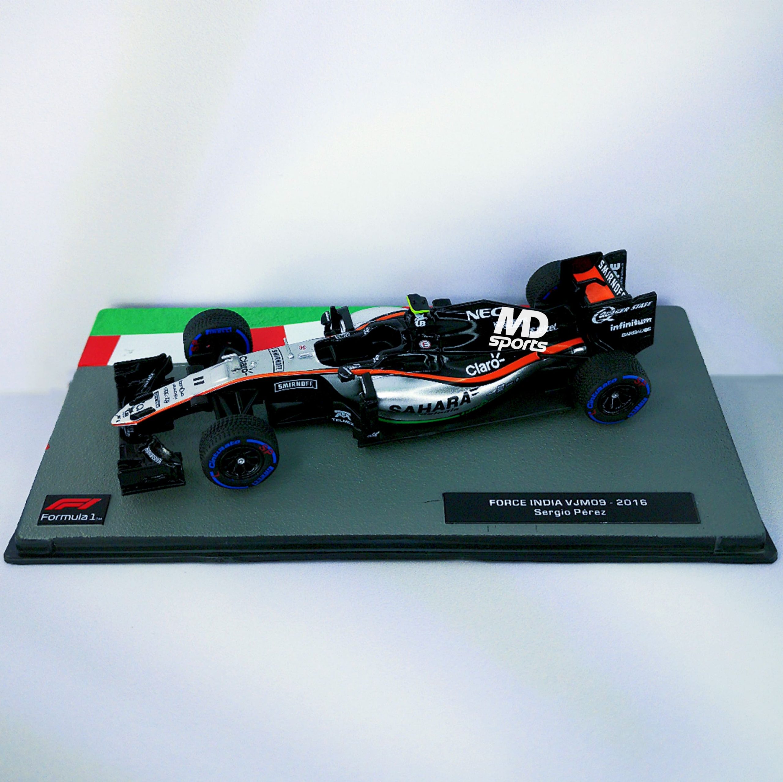 Force India VJM09 2016 #11 Checo Perez Caja Acrilica IXO 1:43