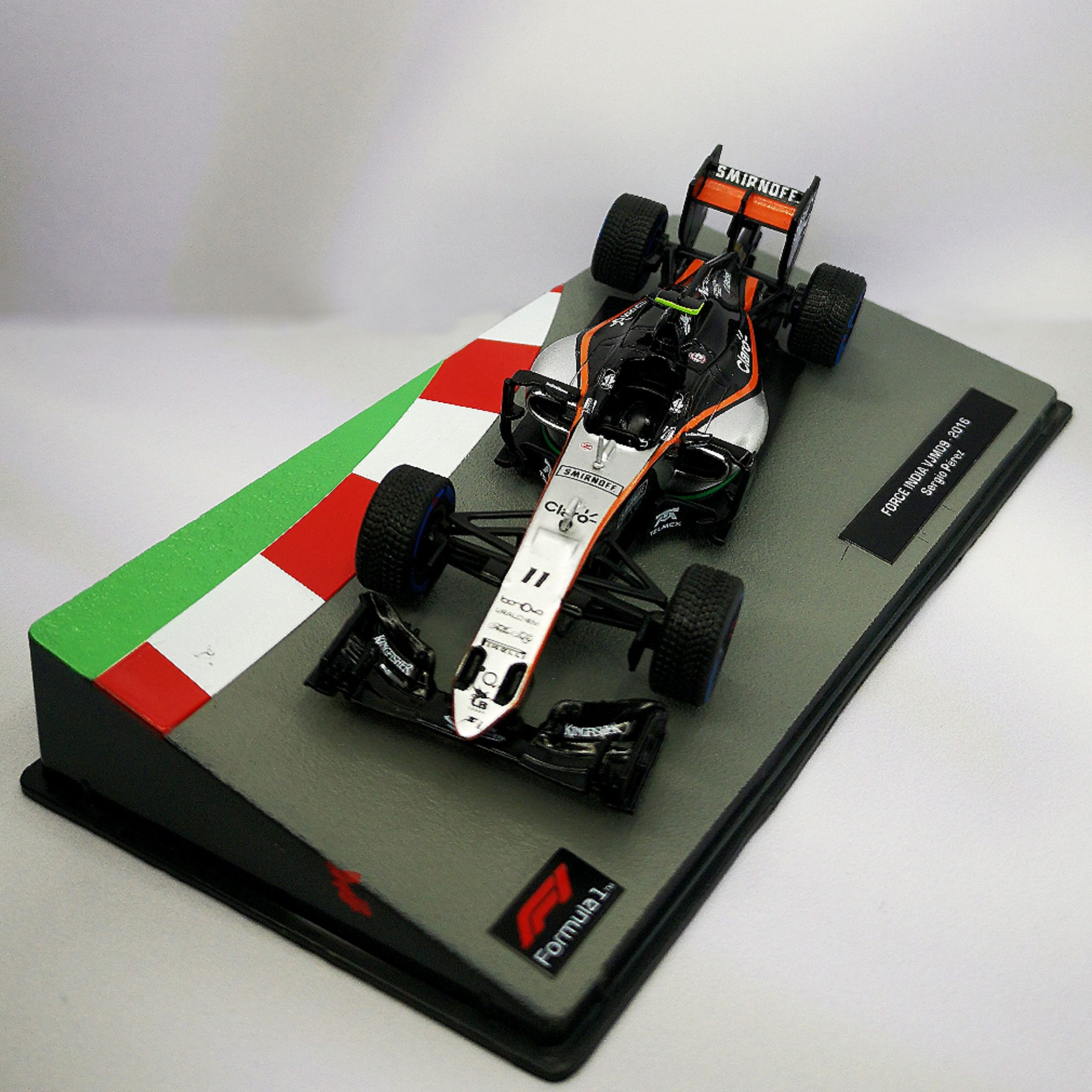 Force India VJM09 2016 #11 Checo Perez Caja Acrilica IXO 1:43