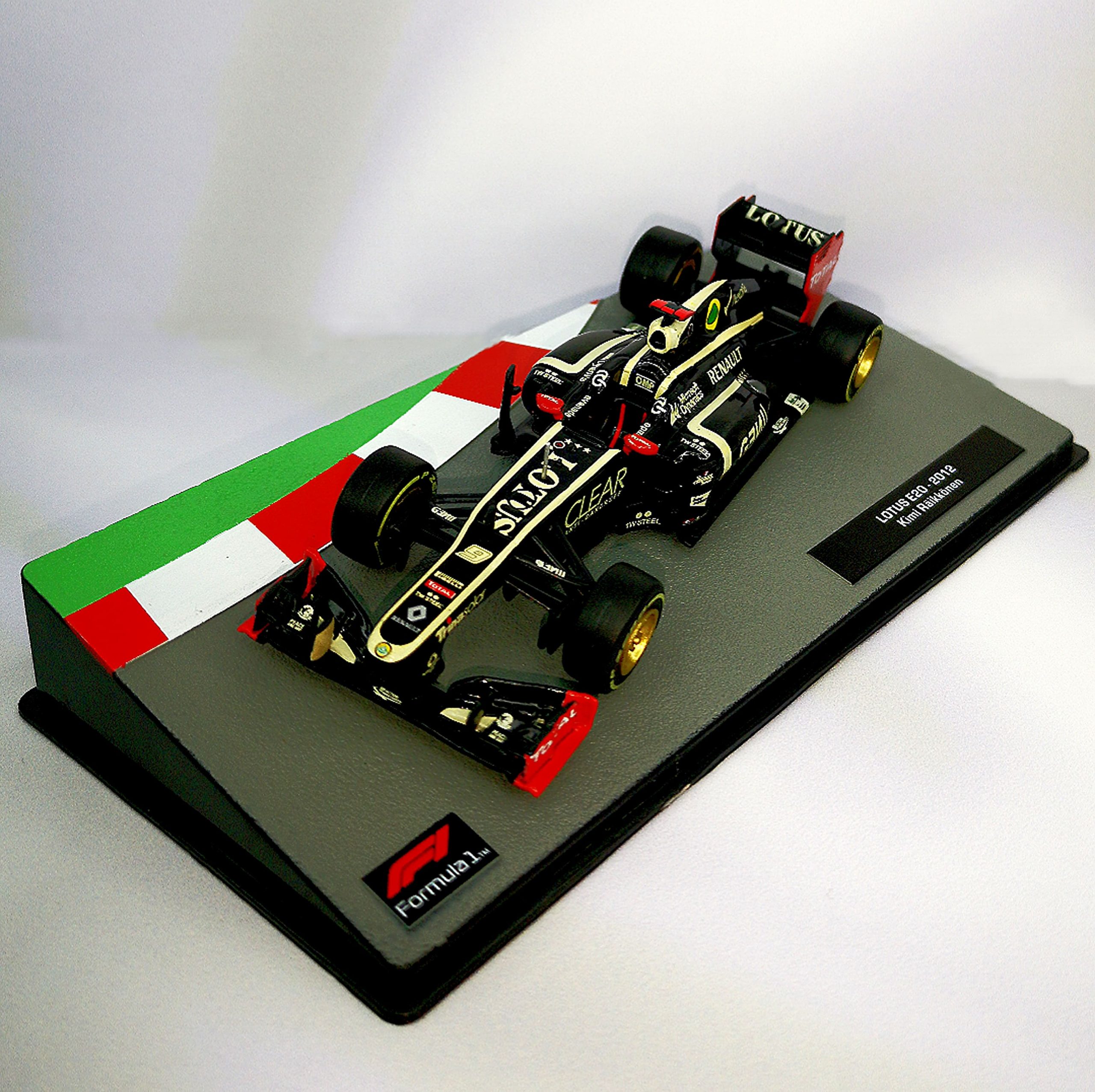 Lotus E20 2012 #9 Kimi Raikkonen Caja Acrilica IXO 1:43