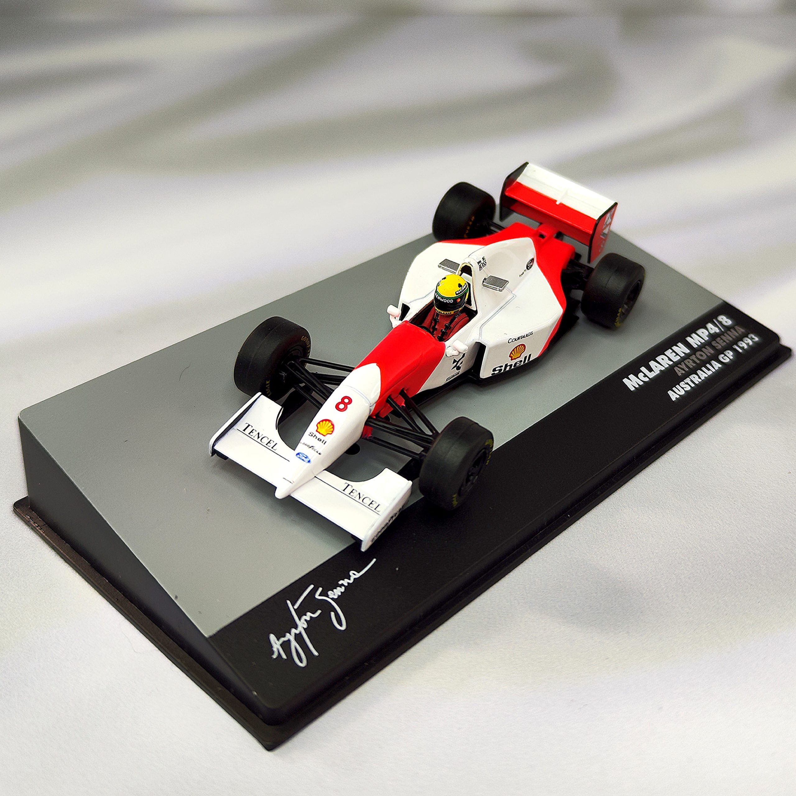 Mclaren MP4/8 1993 #8 Ayrton Senna Caja Acrilica IXO Special 1:43