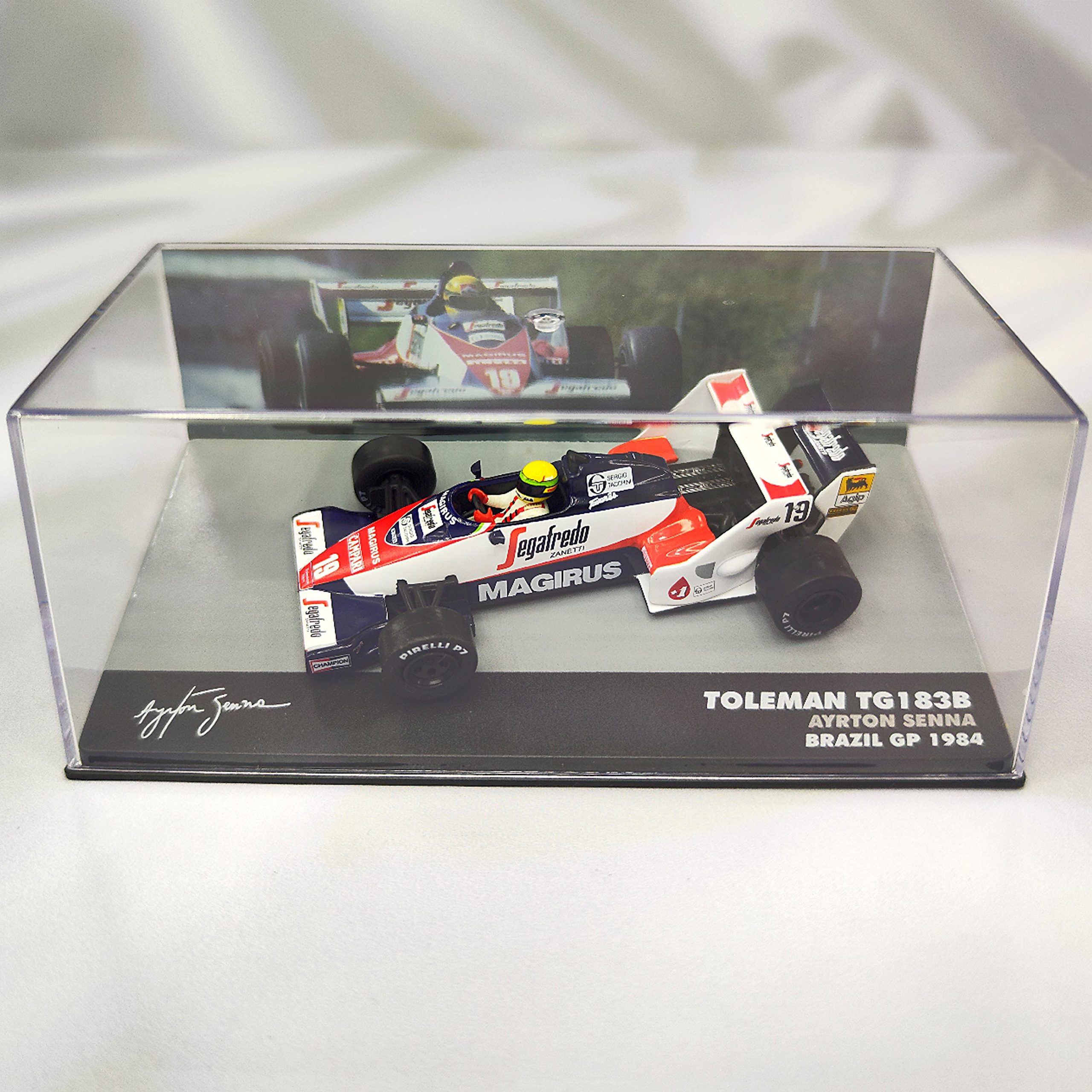 Toleman TG183B 1984 #19 Ayrton Senna Caja Acrilica IXO Special 1:43