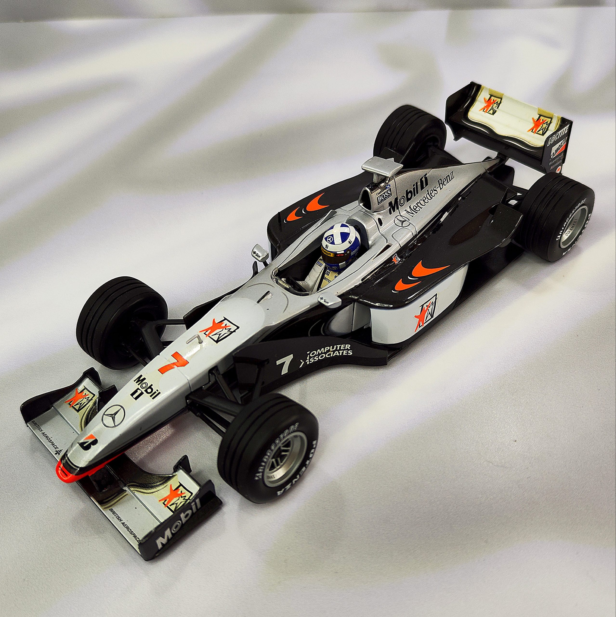 Mclaren-Mercedes MP4/13 1998 #7 David Coulthard Minichamps 1:18 (Semi-Nuevo)