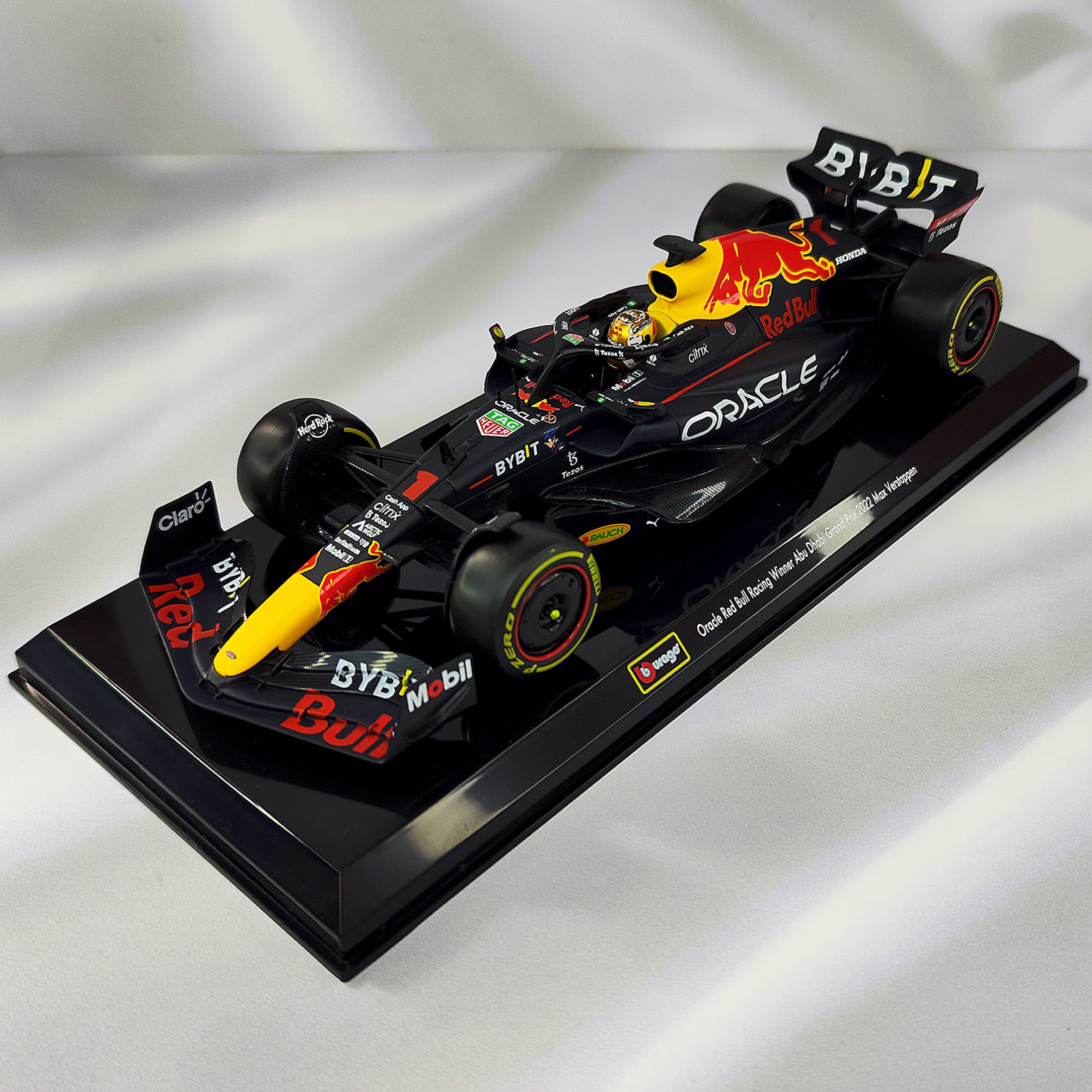 RedBull RB18 2022 #1 Max Verstappen Caja Acrilica Burago 1:24