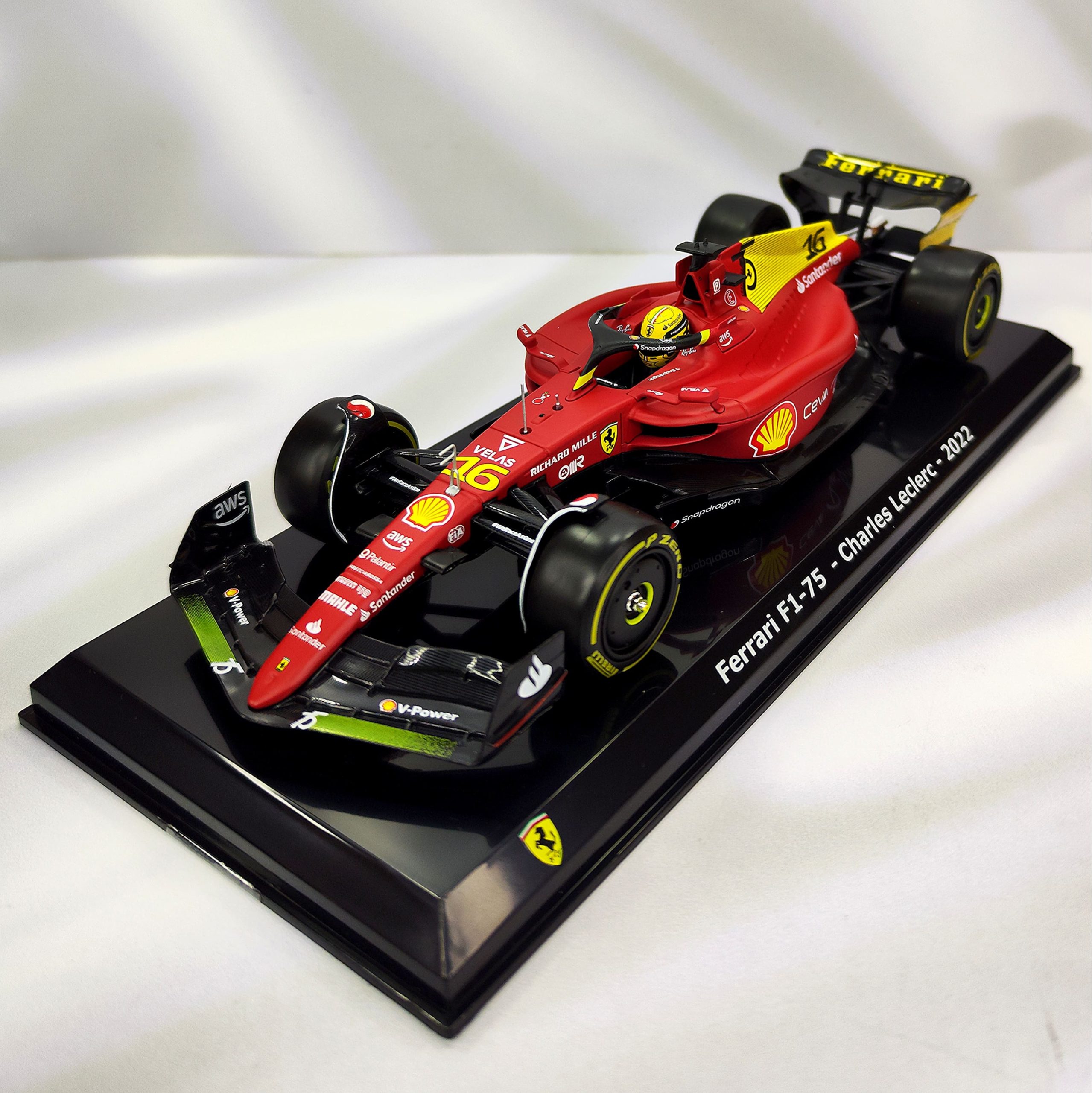 Ferrari F1-75 Special 2022 #16 Charles Leclerc Caja Acrilica Burago 1:24