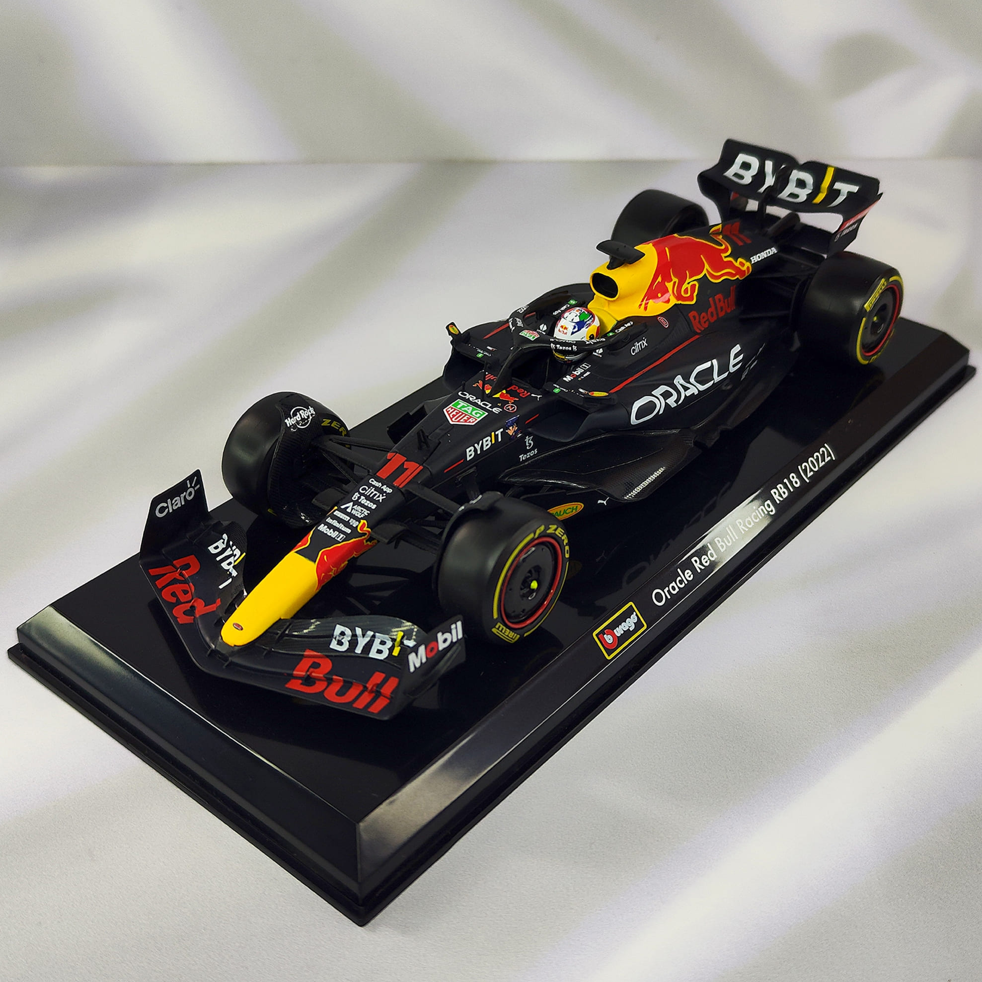 RedBull RB18 2022 #11 Checo Perez Caja Acrilica Burago 1:24