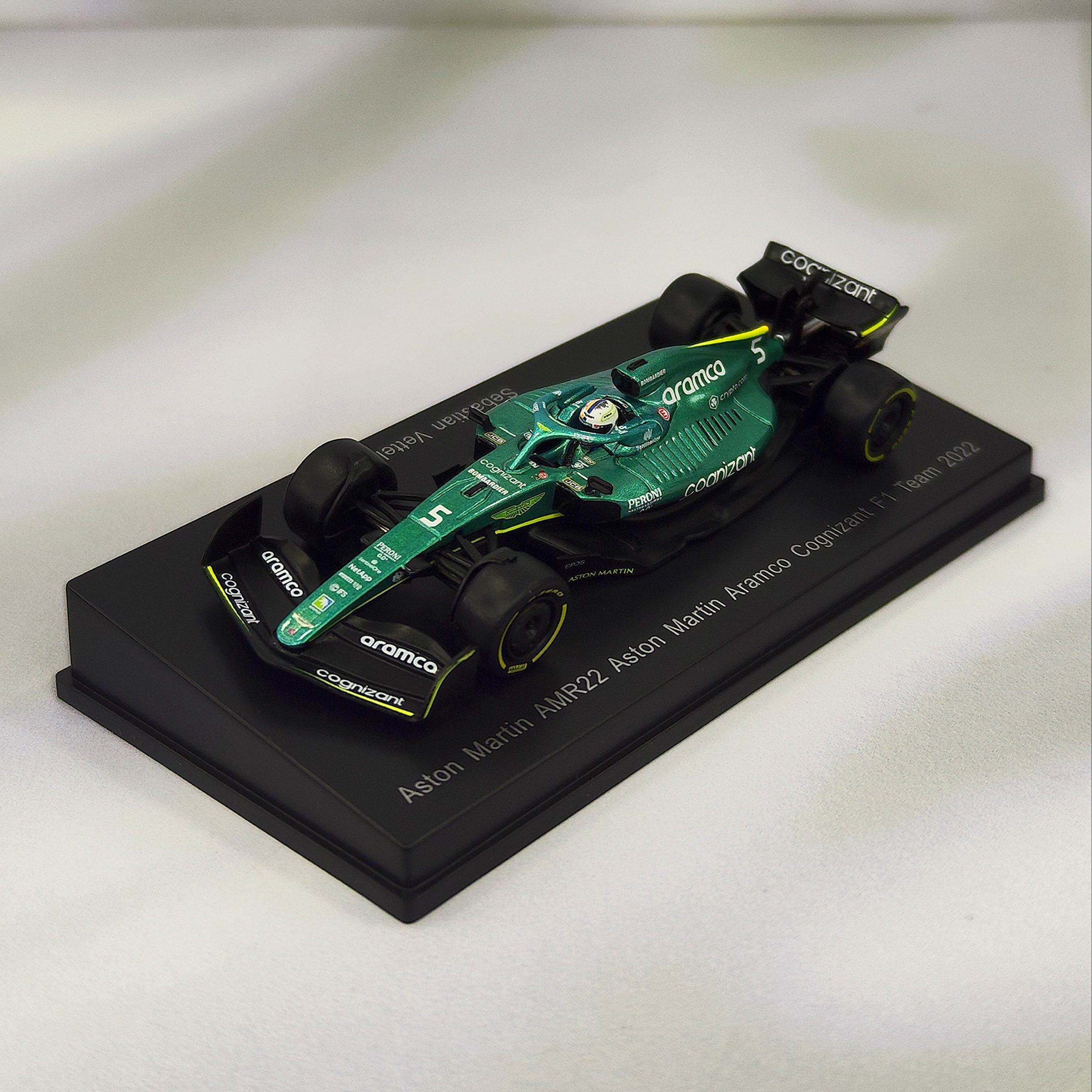 Aston Martin AMR22 2022 #5 Sebastian Vettel Caja Acrilica Spark 1:64