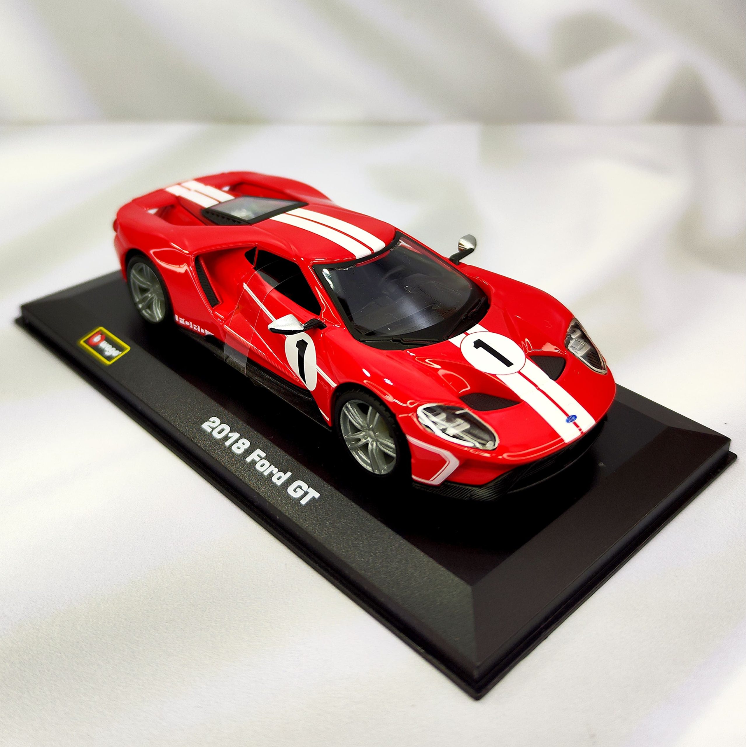 Auto Ford GT 2018 Caja Acrilica Burago 1:32