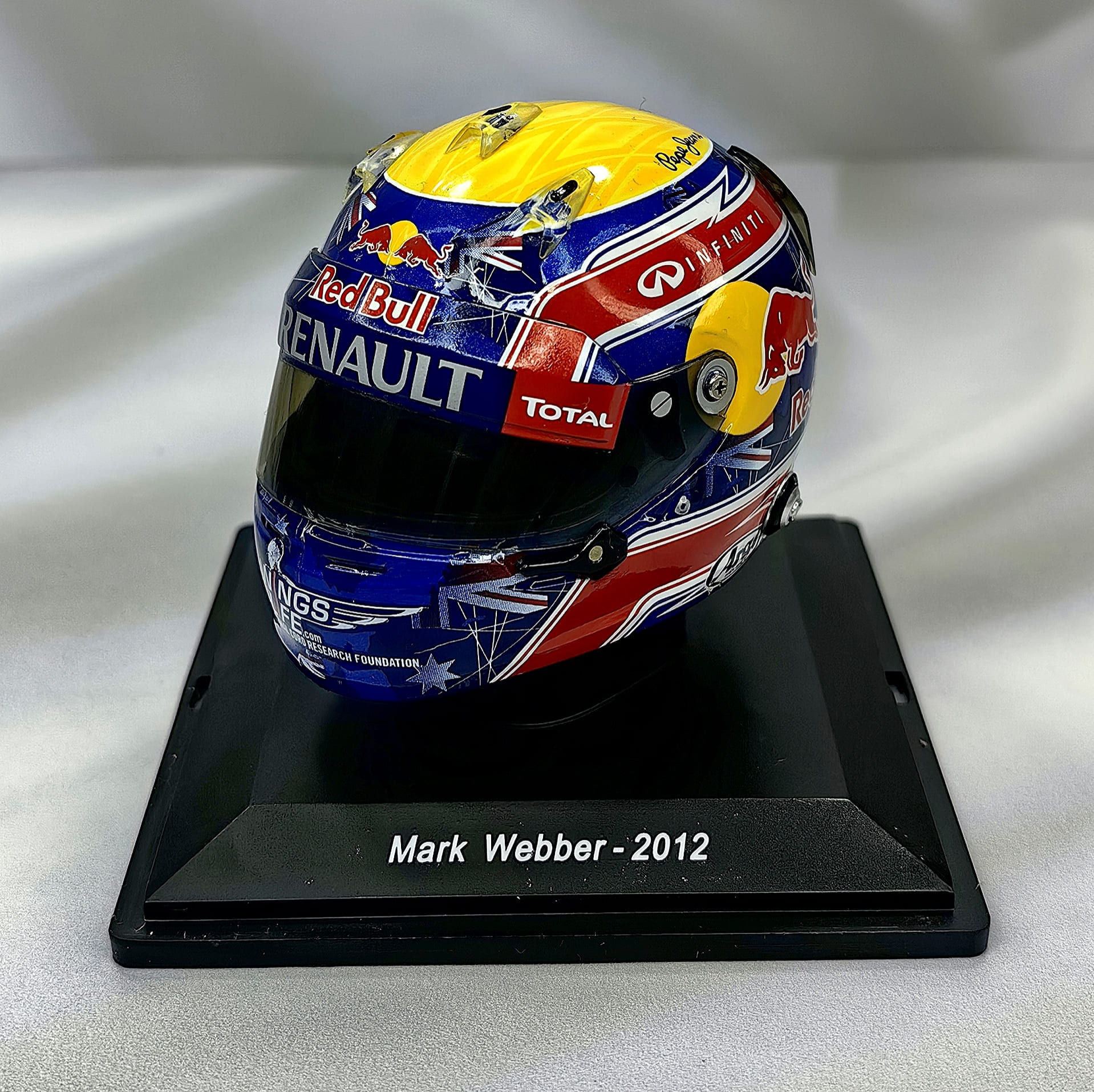 Casco Formula 1 Mark Webber RedBull F1 2012 Spark 1:5