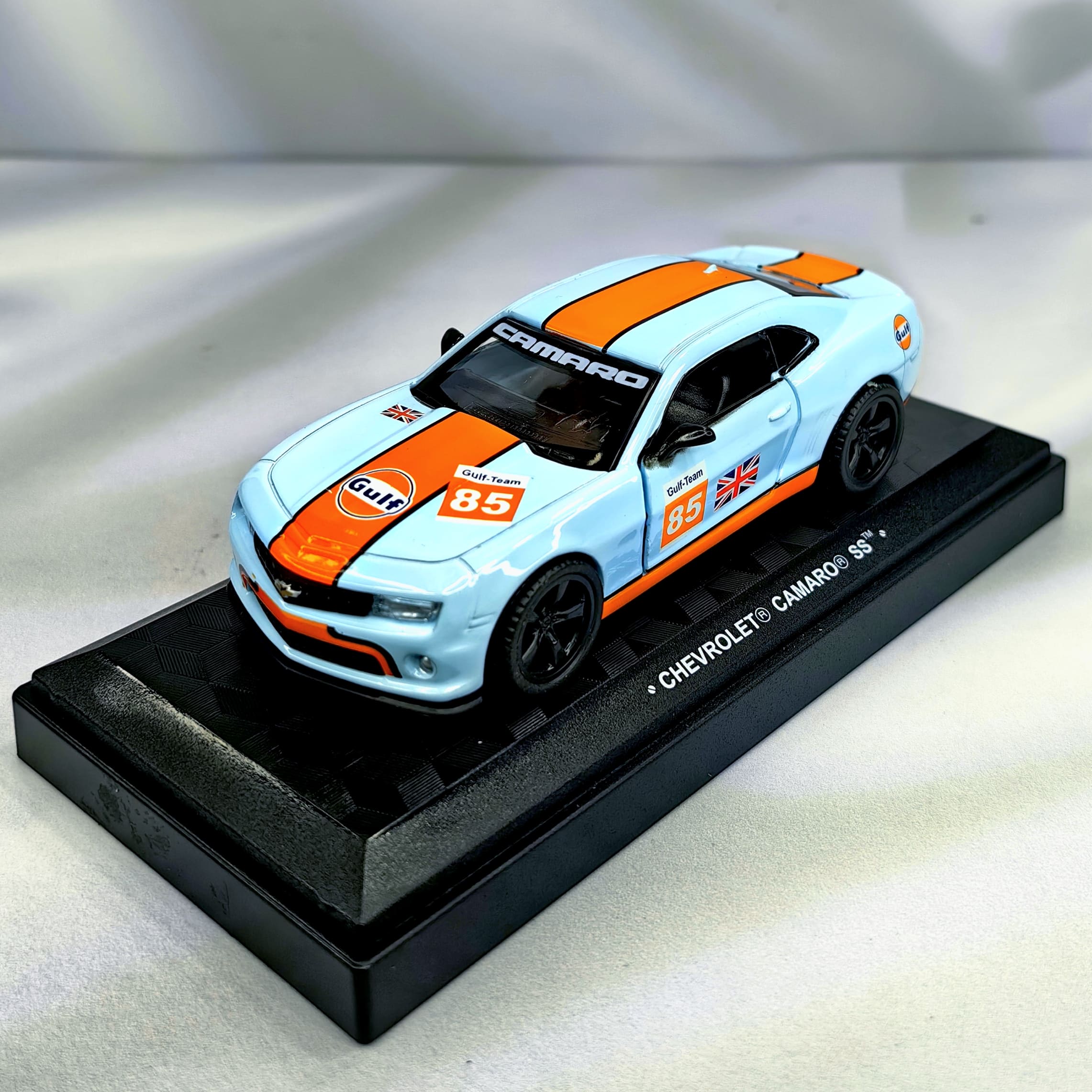 Chevrolet Camaro SS 2013 #85 Colección Gulf Caja Acrilica 1:43