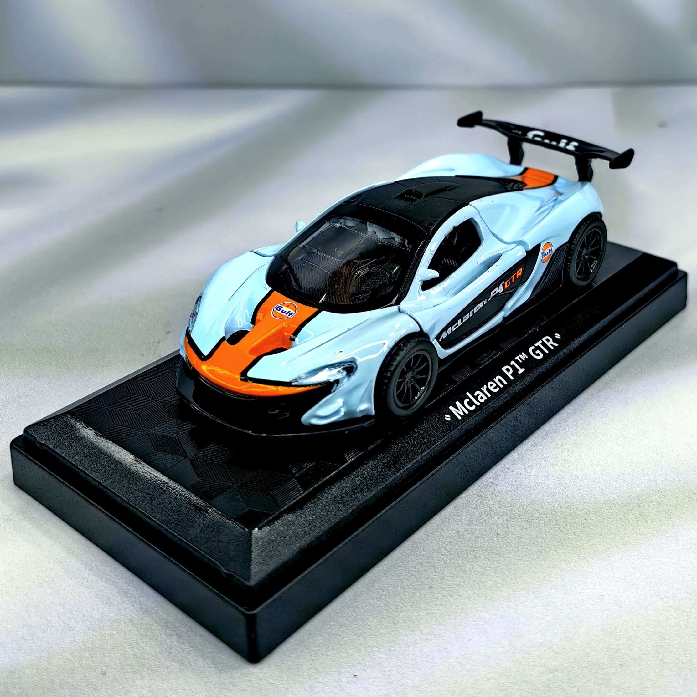 Mclaren P1 GTR Colección Gulf Caja Acrilica 1:40