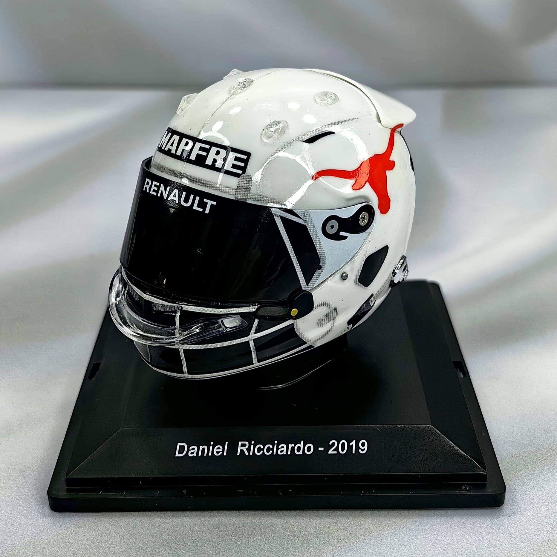 Casco Formula 1 Daniel Ricciardo Renault 2019 Spark 1:5