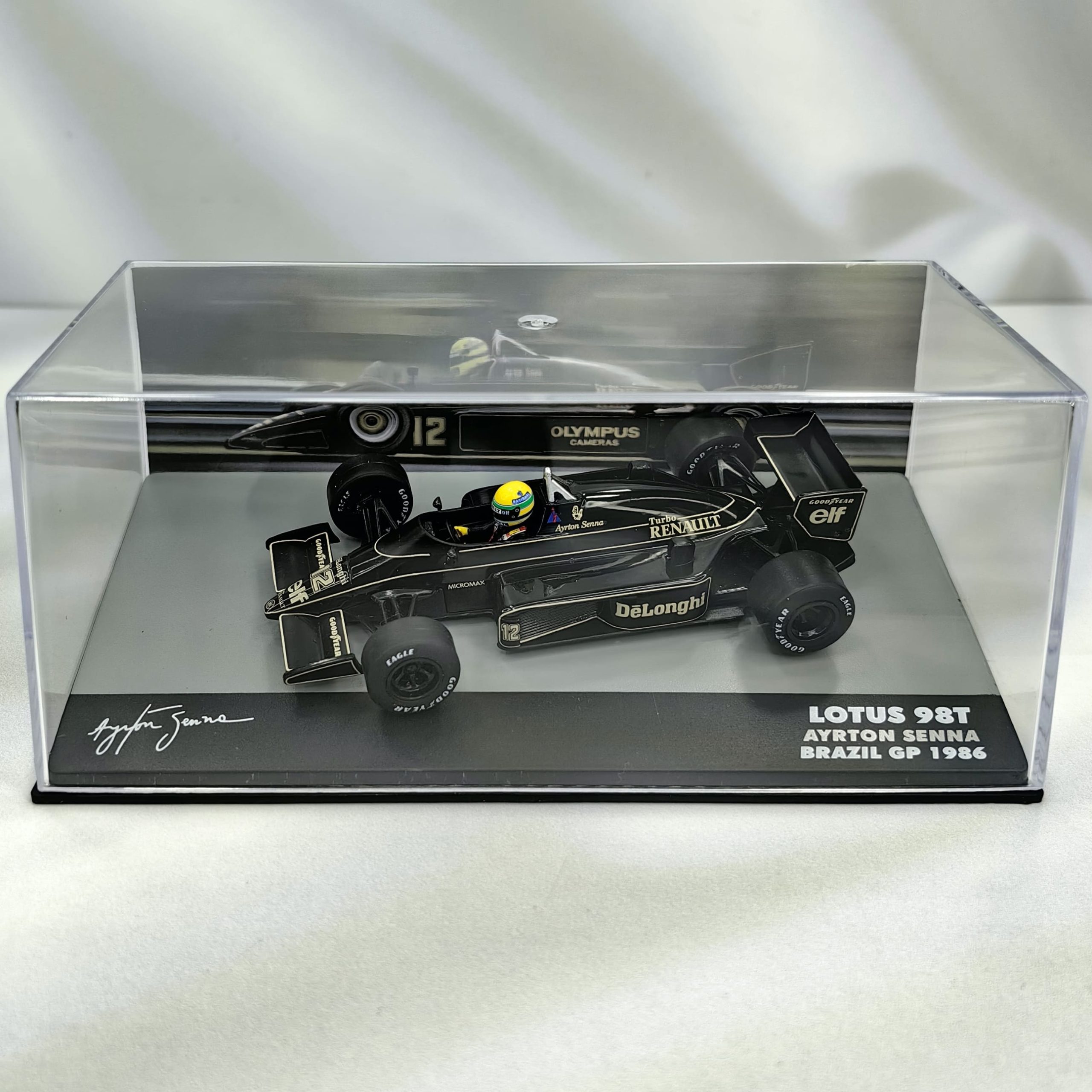 Lotus 98T 1986 #12 Ayrton Senna Caja Acrilica IXO Special 1:43