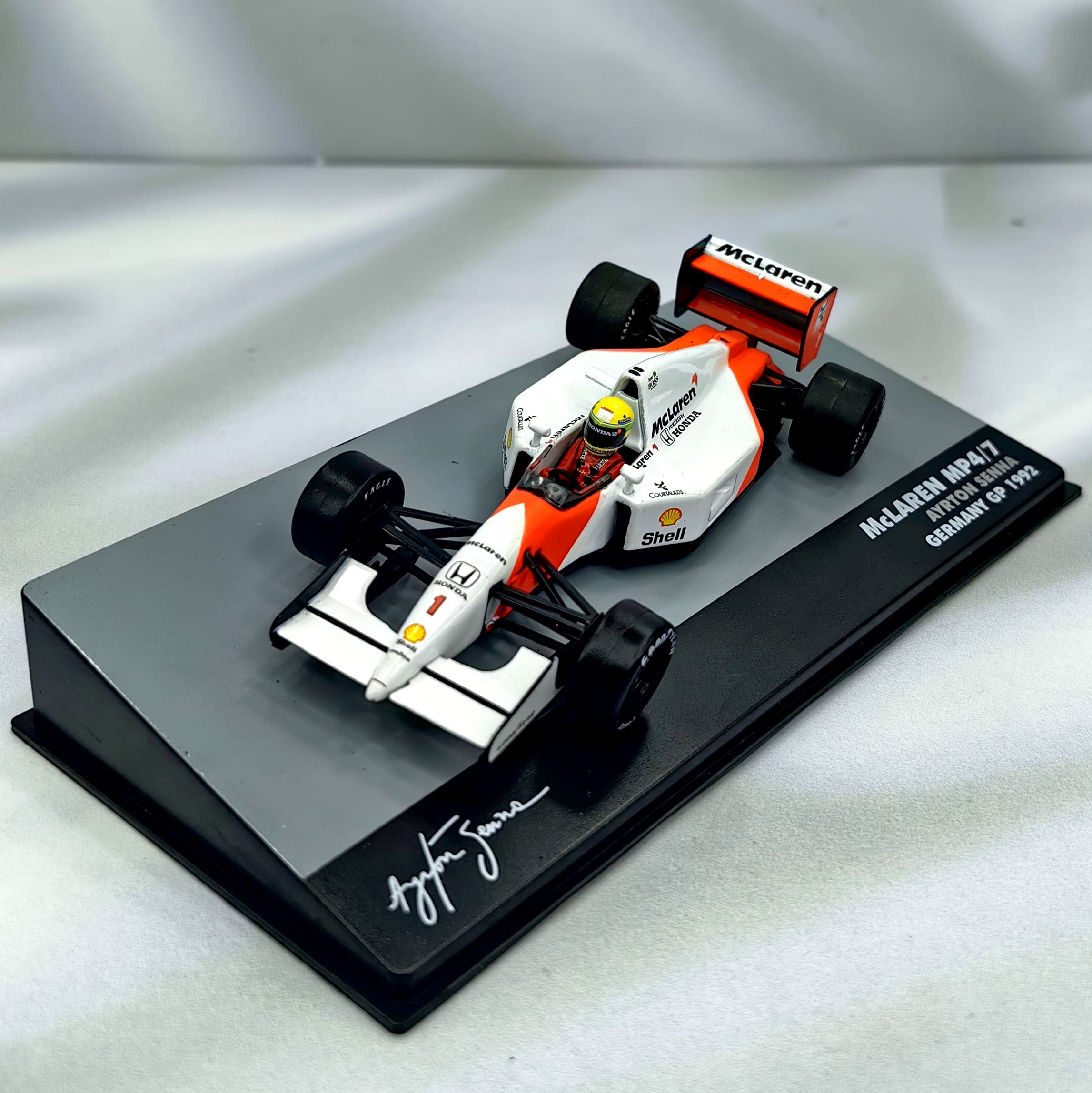 Mclaren MP4/7 1992 #1 Ayrton Senna Caja Acrilica IXO Special 1:43