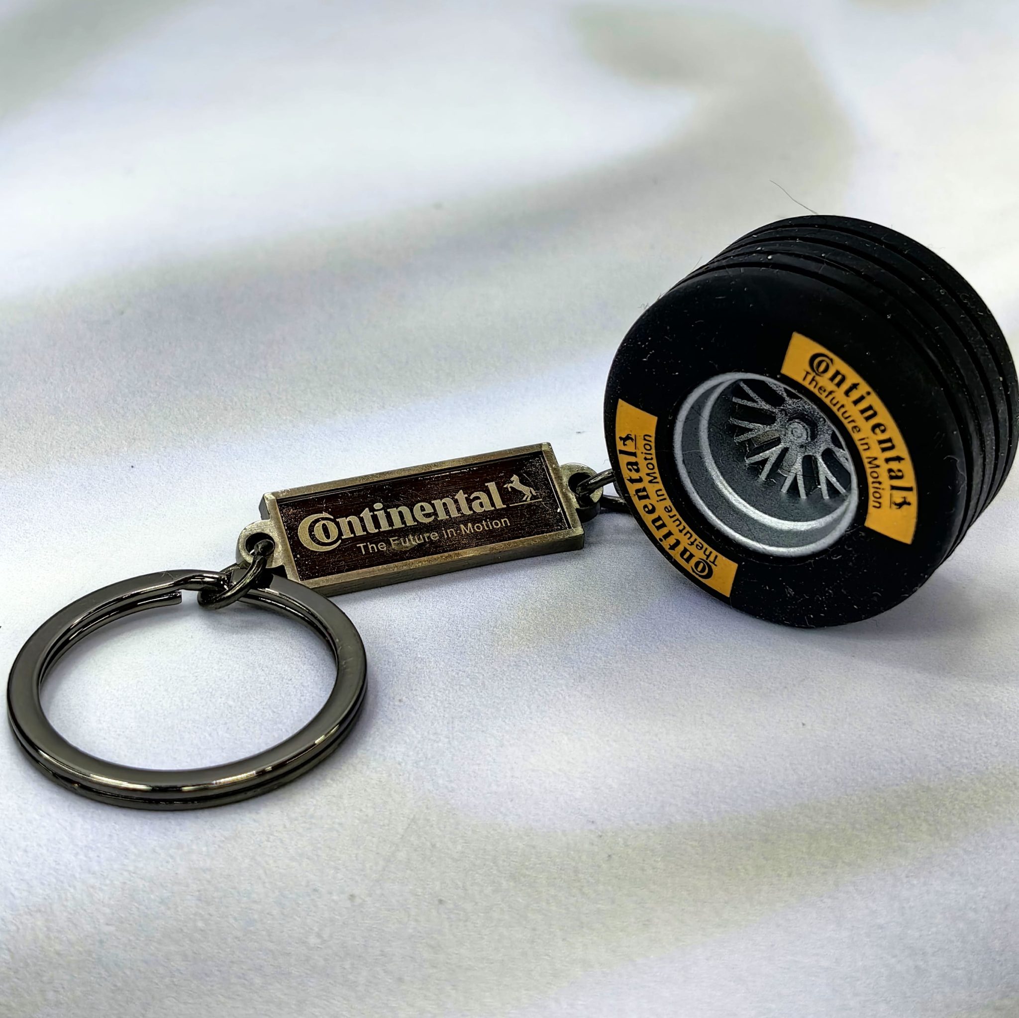 2025 Llavero De Neumáticos De Carreras Llavero De Llantas | Cuotas Sin