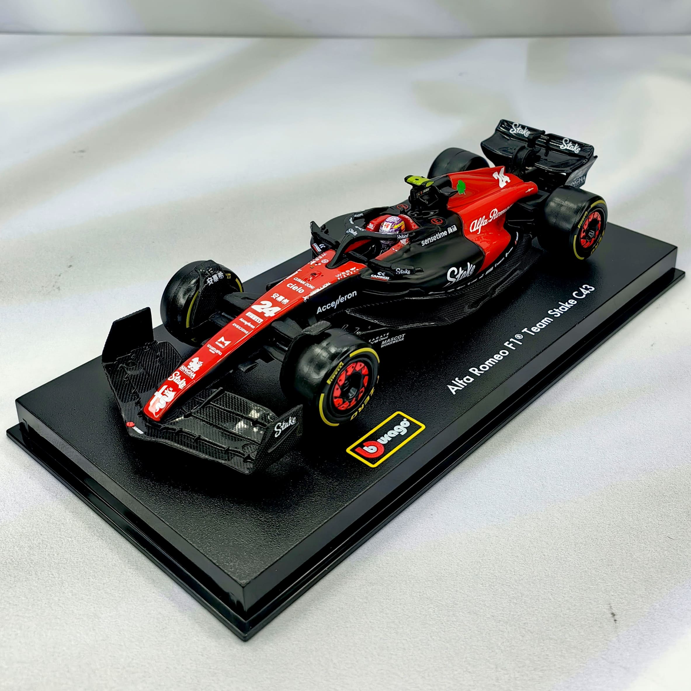 Alfa Romeo C43 2023 #24 Guanyu Zhou Caja Acrilica Burago 1:43