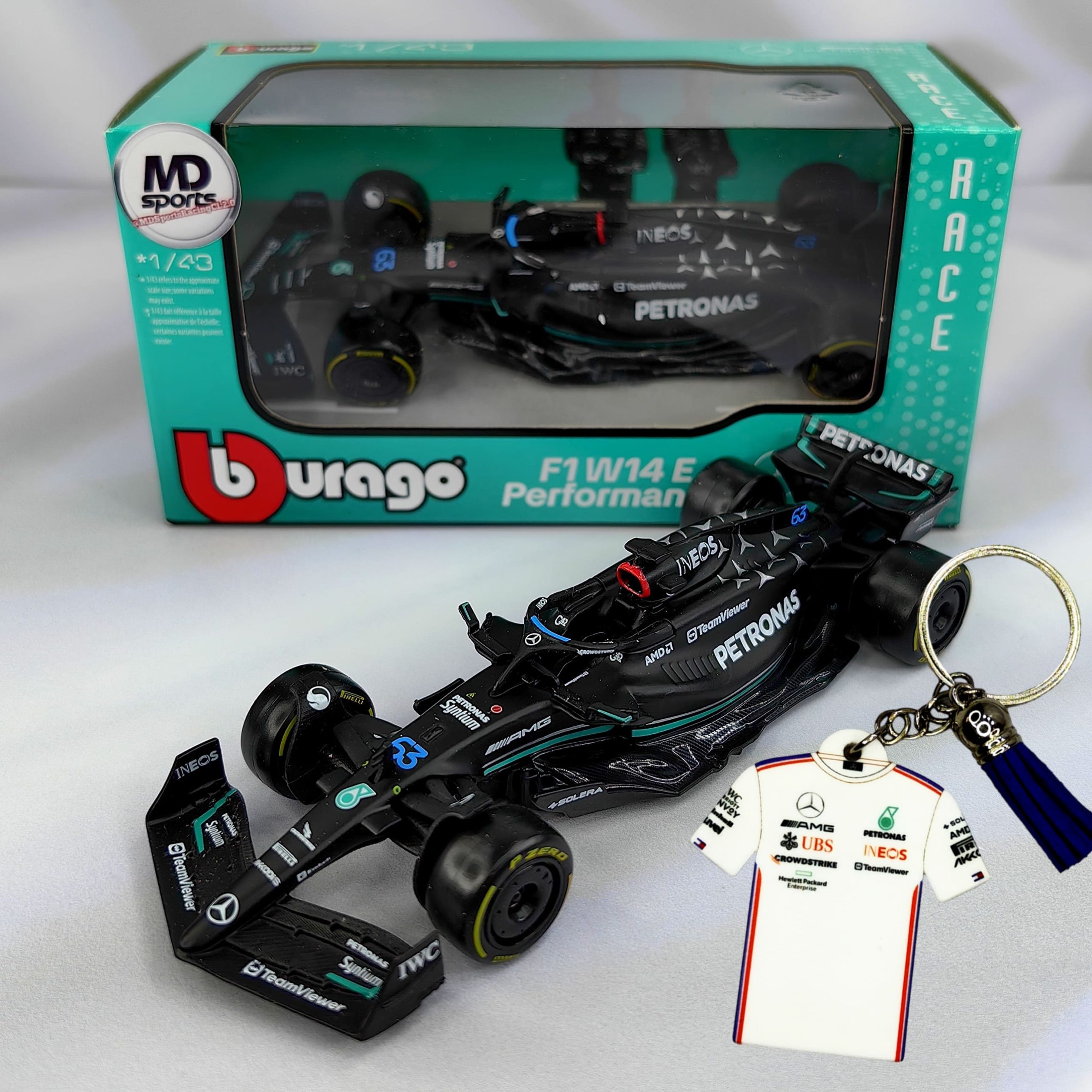 Mercedes W14 2023 #63 George Russell Caja Normal Burago 1:43 + Llavero Polera