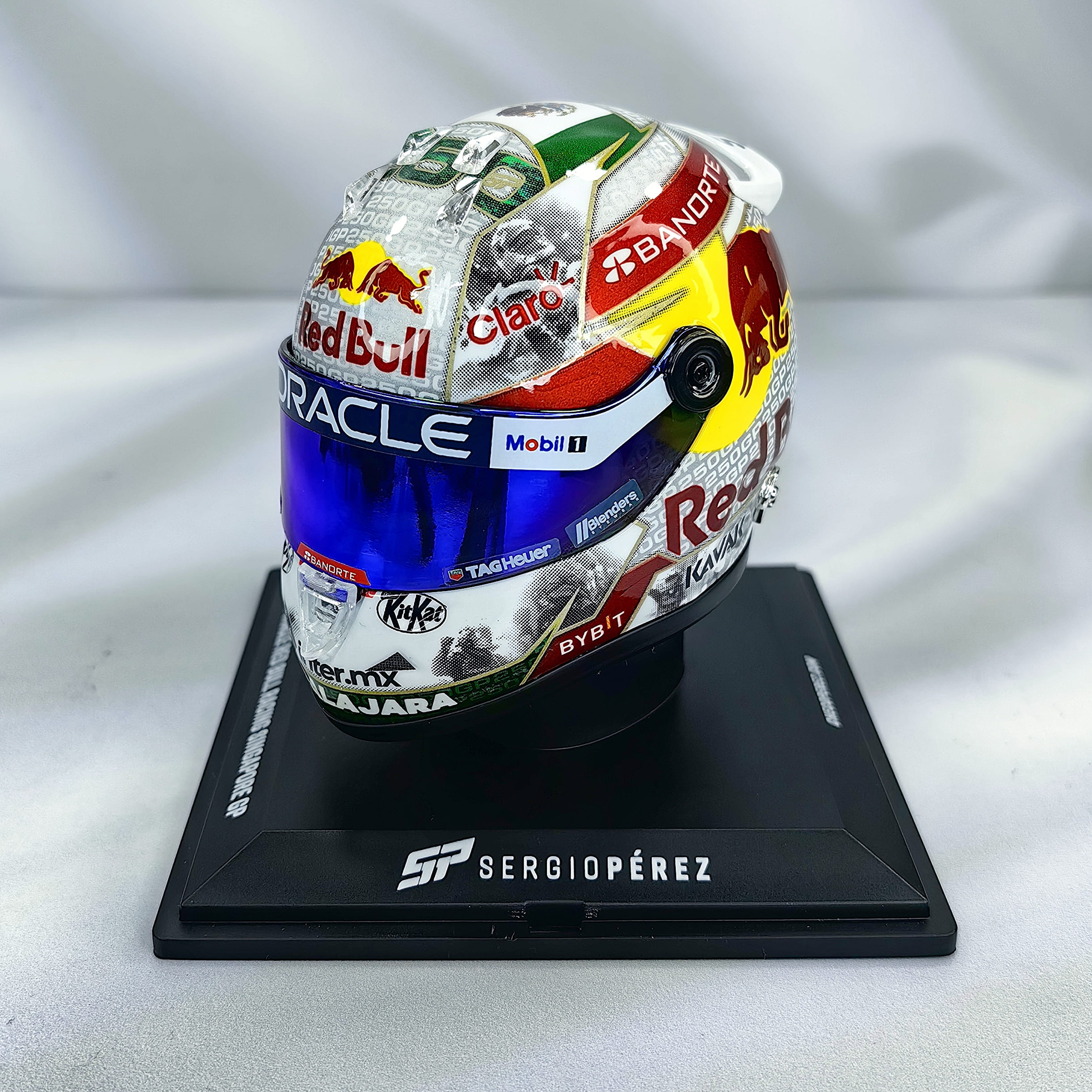 Casco Formula 1 Sergio Checo Perez RedBull GP Singapur 2023 Schuberth 1:4