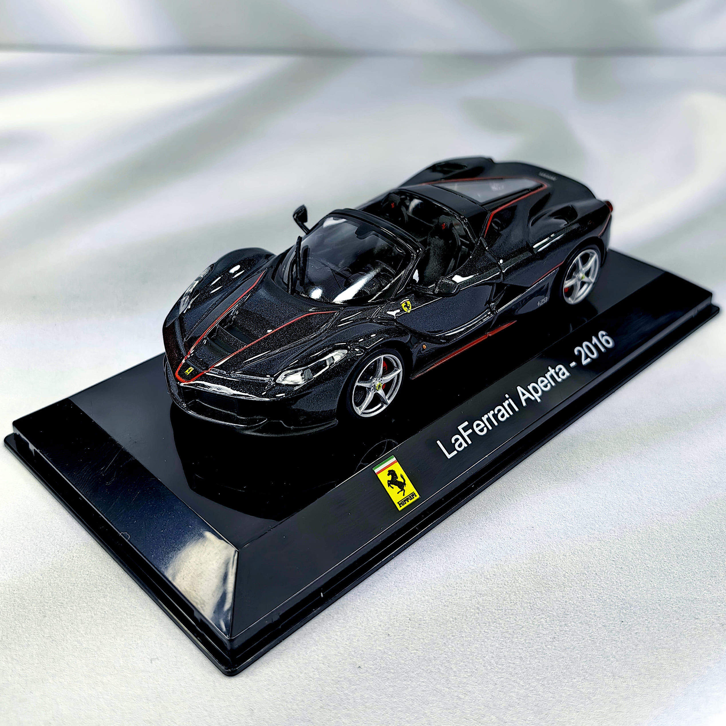 Ferrari Aperta 2016 Caja Acrilica Altaya 1:43