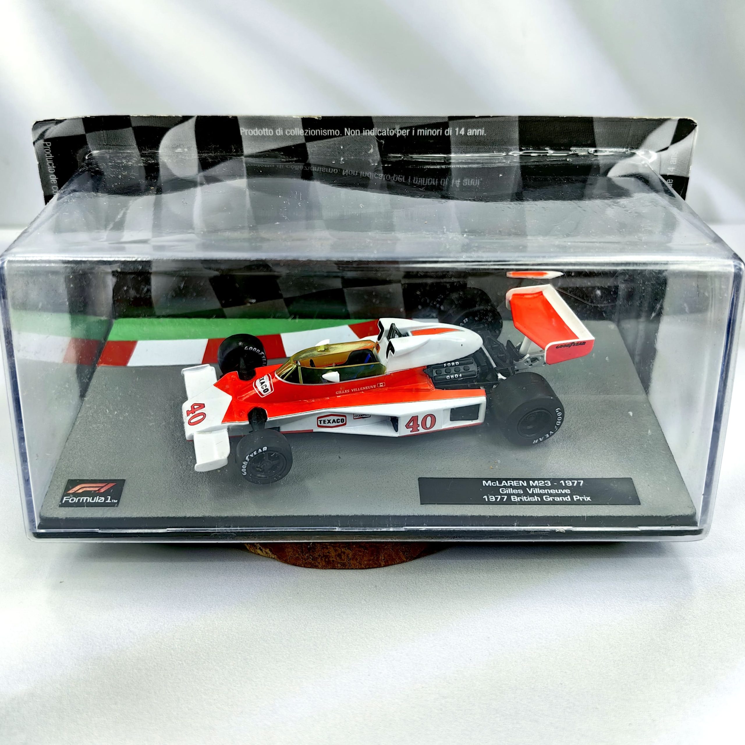 Mclaren M23 1977 #40 Gilles Villeneuve Caja Acrilica Altaya 1:43