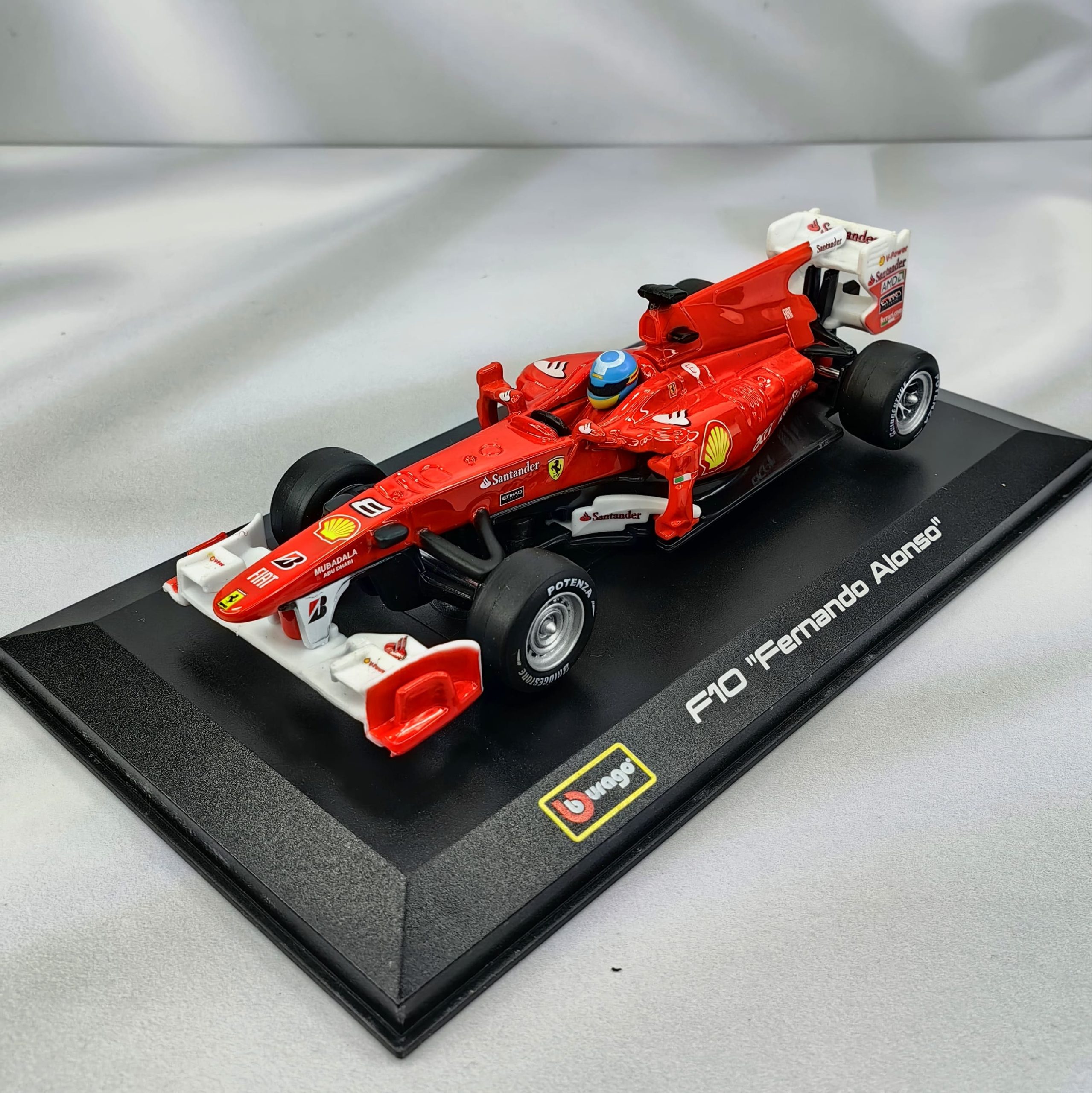 Ferrari F10 2010 #8 Fernando Alonso Caja Acrilica Burago 1:32