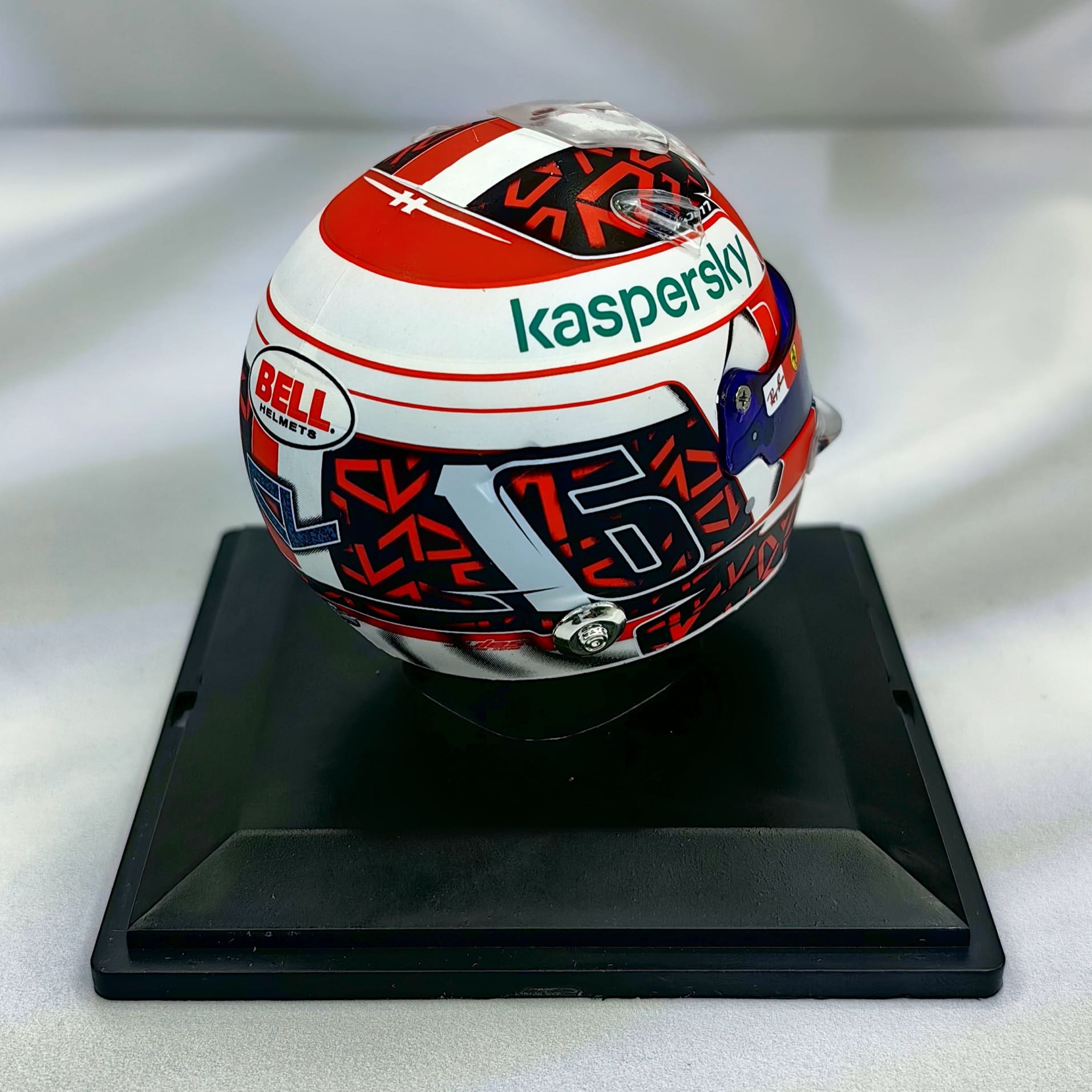 Casco Formula 1 Charles Leclerc Ferrari 2020 Spark 1:5