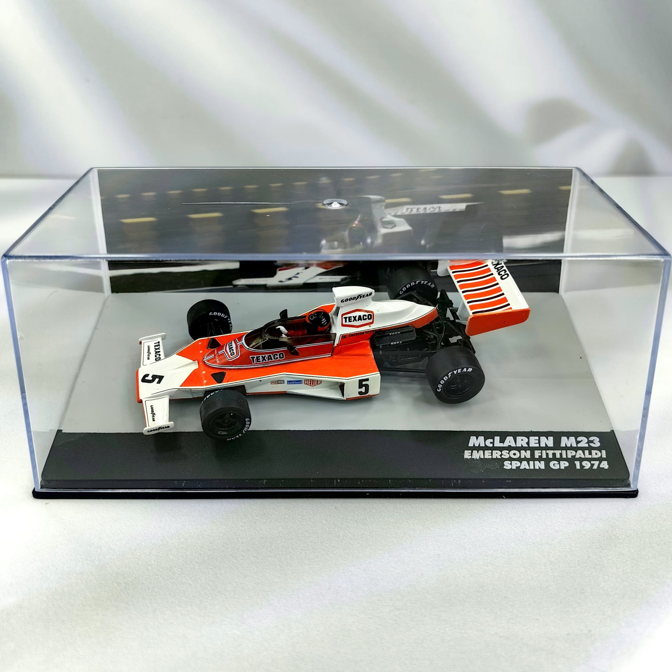 Mclaren M23 1974 #5 Emerson Fittipaldi Caja Acrilica IXO Special 1:43