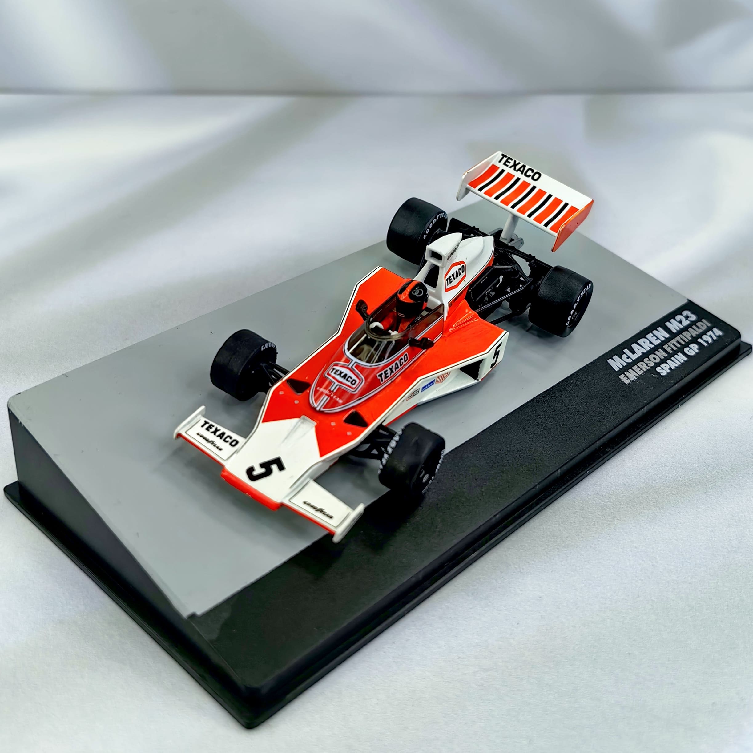 Mclaren M23 1974 #5 Emerson Fittipaldi Caja Acrilica IXO Special 1:43