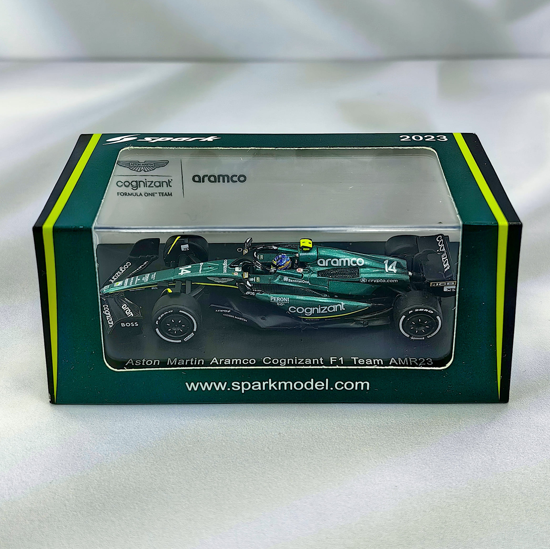 Aston Martin AMR23 2023 #14 Fernando Alonso Caja Acrilica Spark 1:64