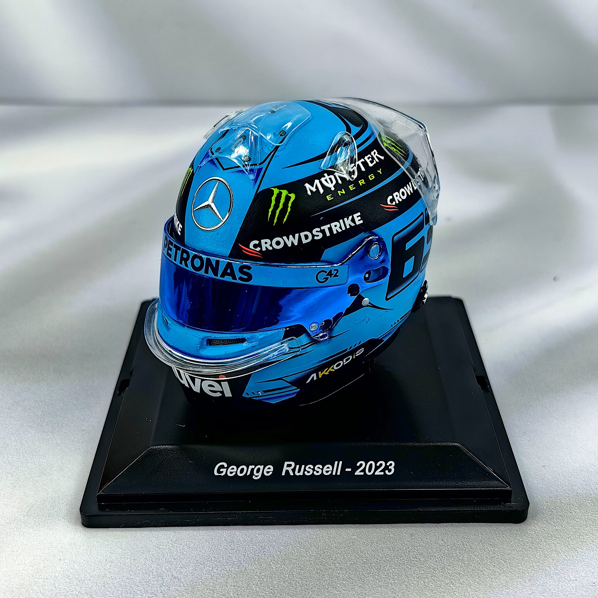 Casco Formula 1 George Russell Mercedes 2023 Spark 1:5