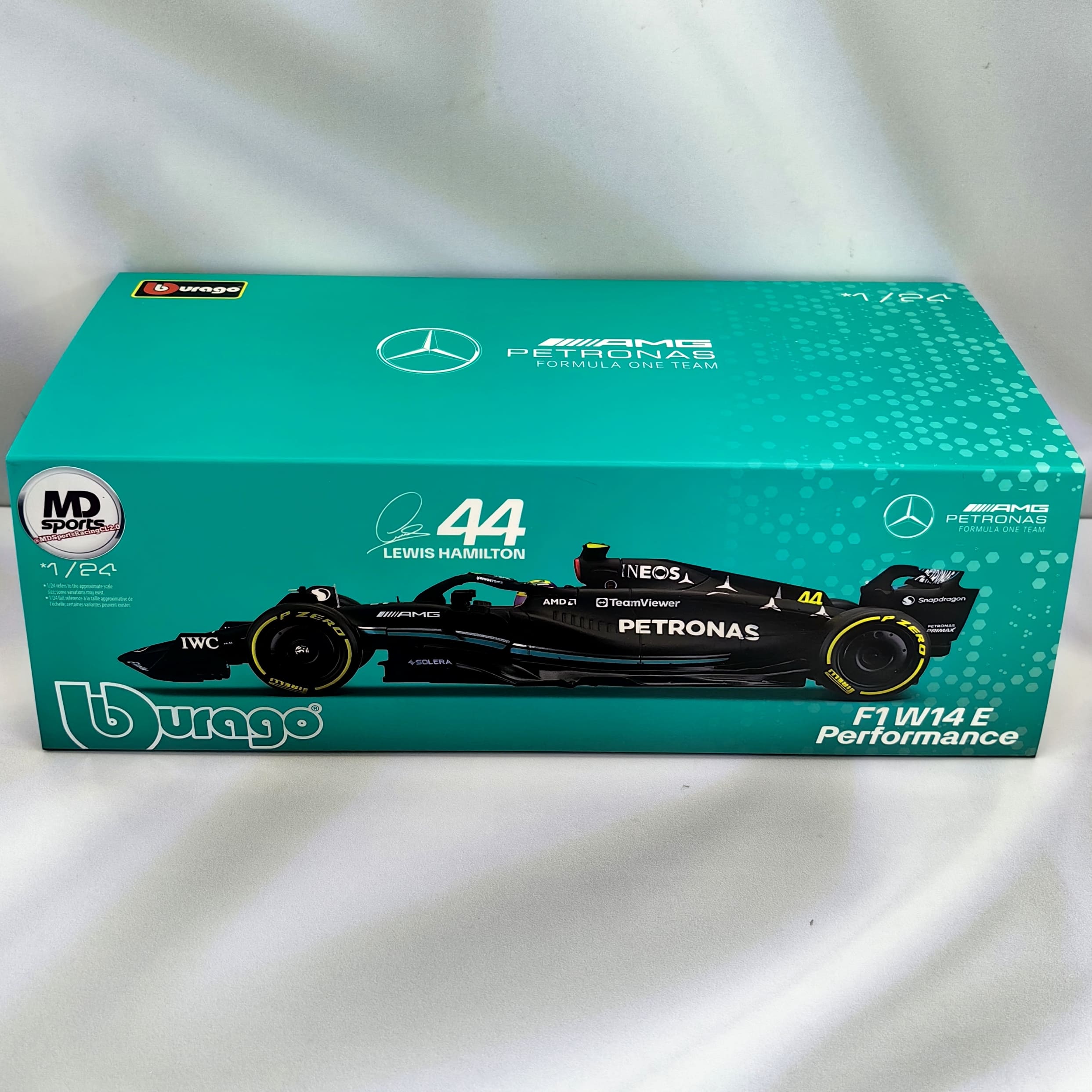 Mercedes W14 2023 #44 Lewis Hamilton Caja Acrilica Burago 1:24