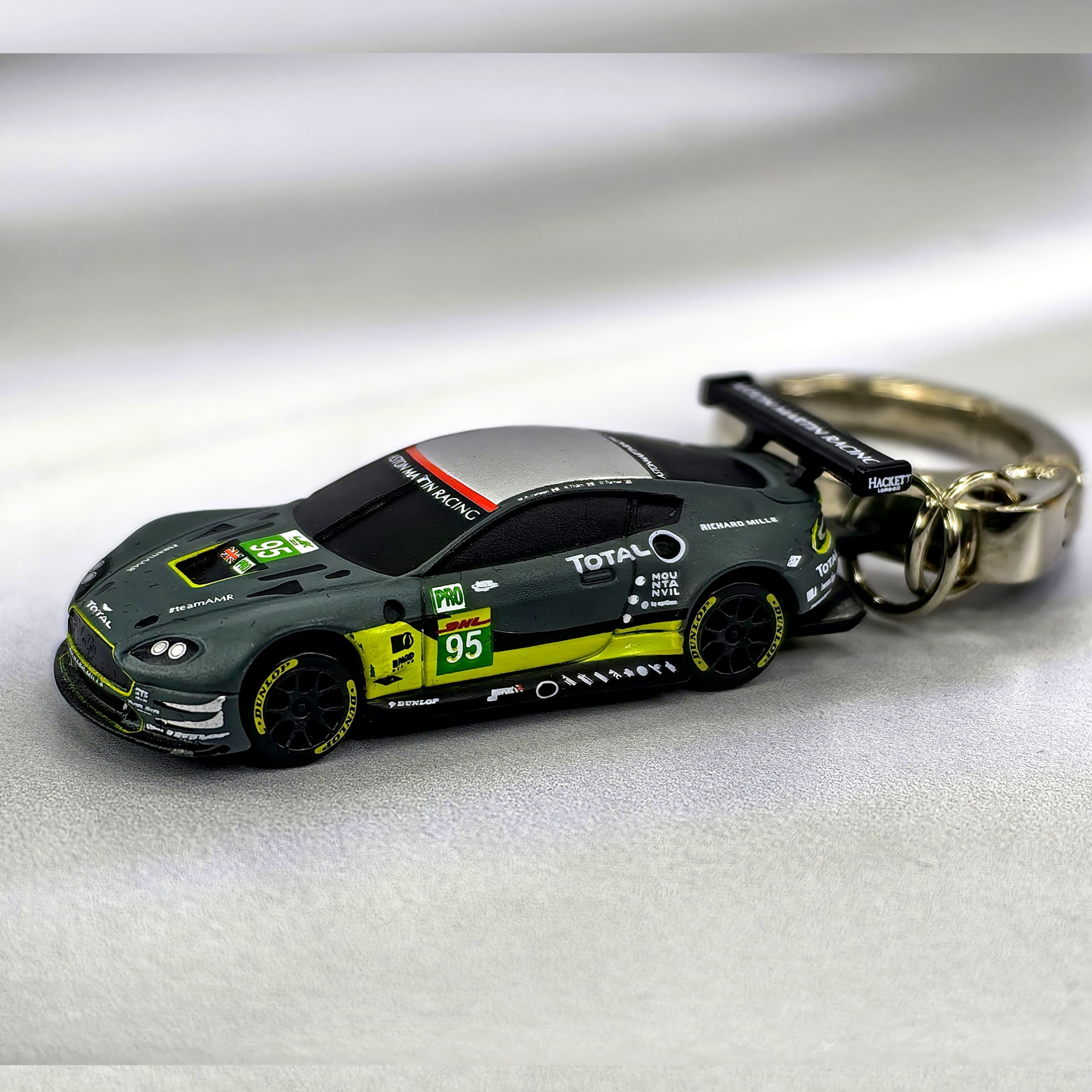 Llavero Auto Aston Martin GTE 1:84