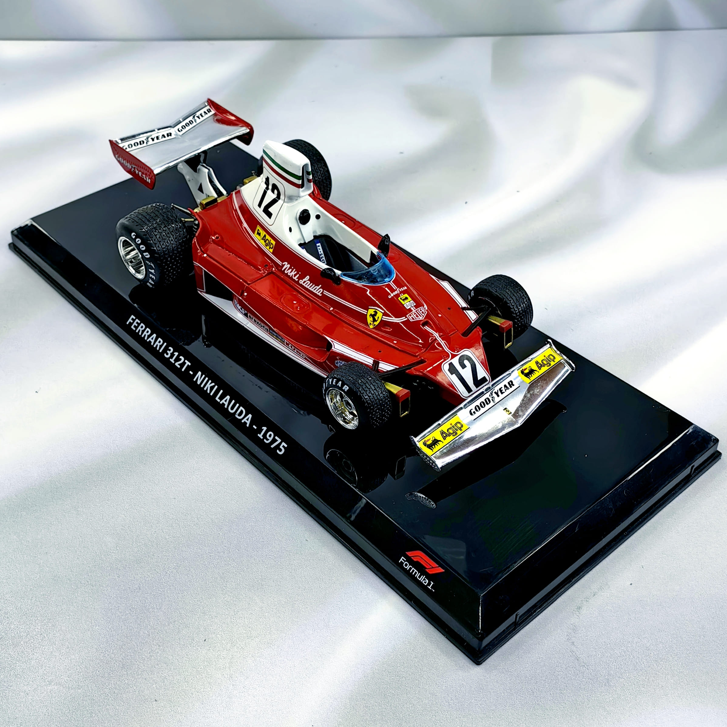 Ferrari 312T 1975 #12 Niki Lauda Caja Normal Premium Collect 1:24