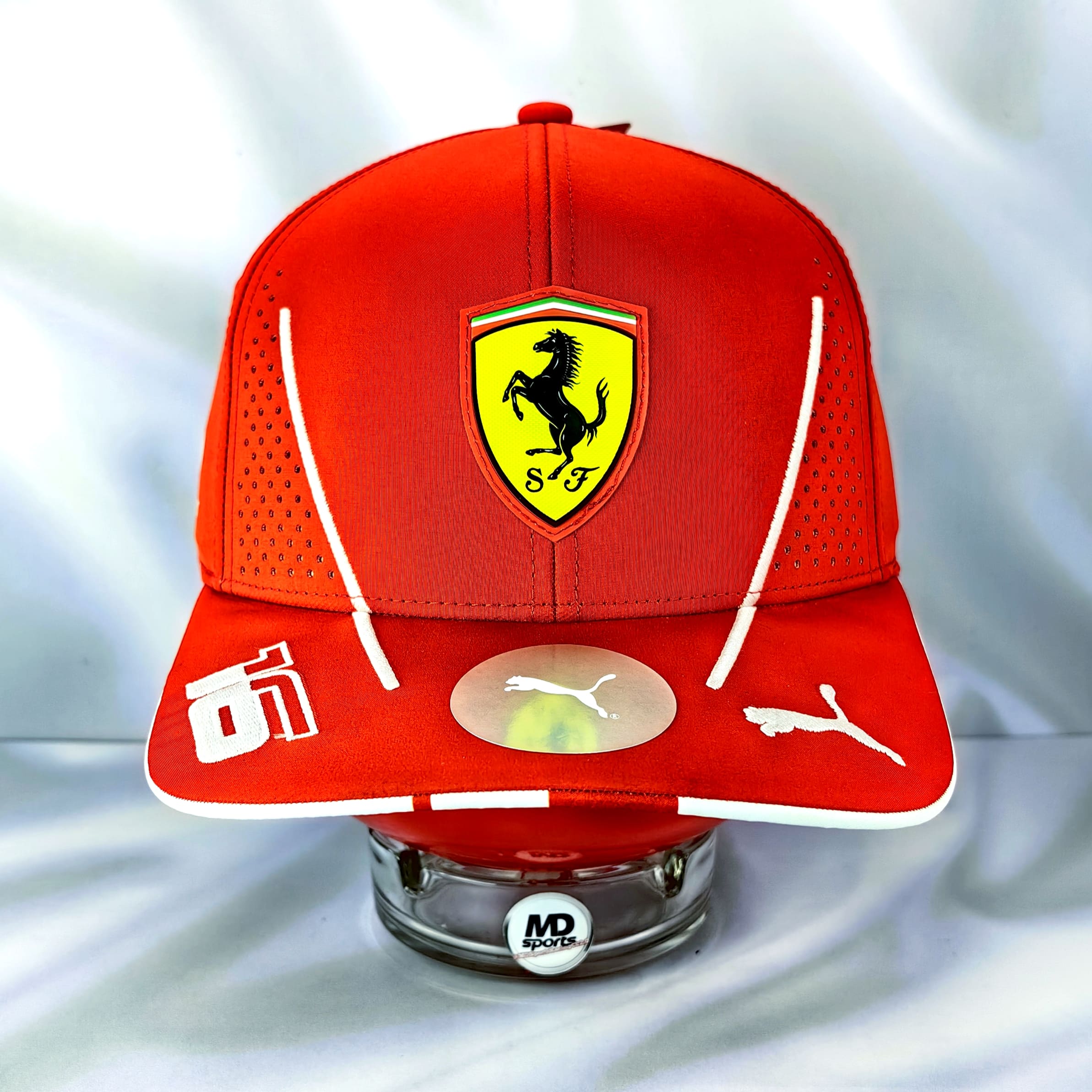 Gorro Oficial Scuderia Ferrari F1 Charles Leclerc 2024